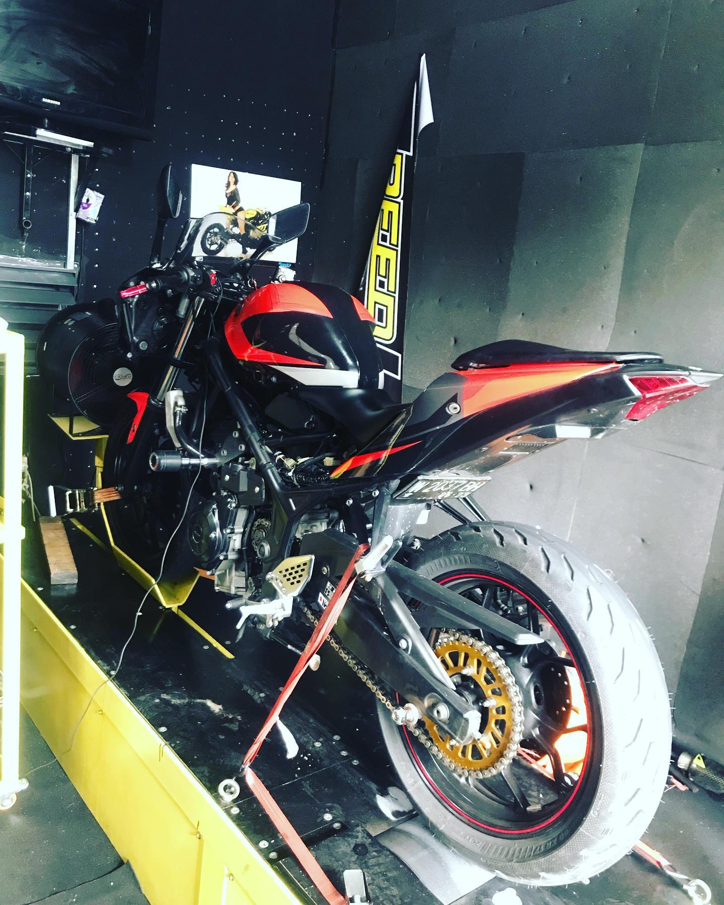 speedlab_racing - Yamaha R25 from Gresik stock engine...