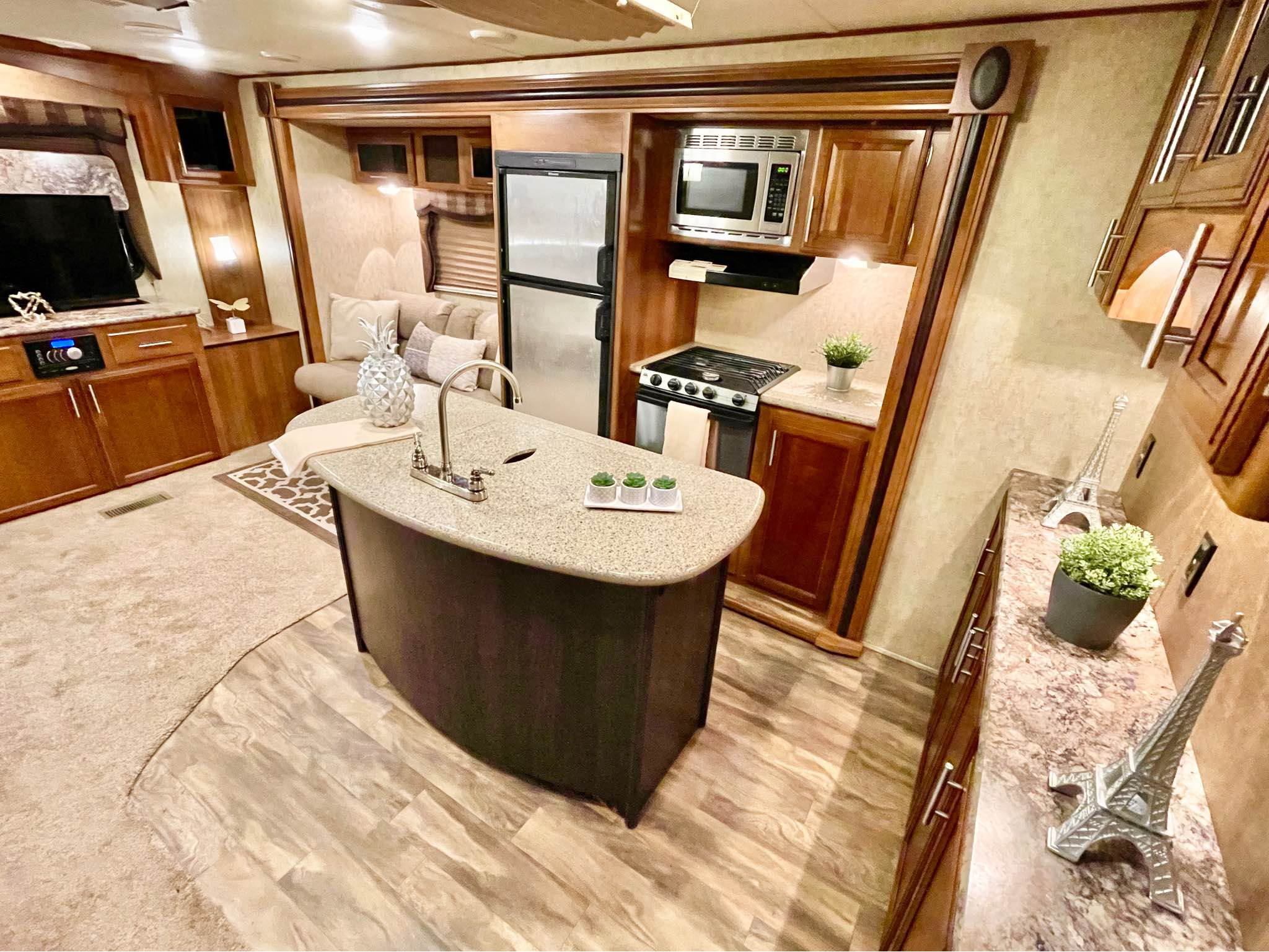 2017 Tracer Forest River 2-Slides Outside Kitchen 32’FT - RVs & Campers ...