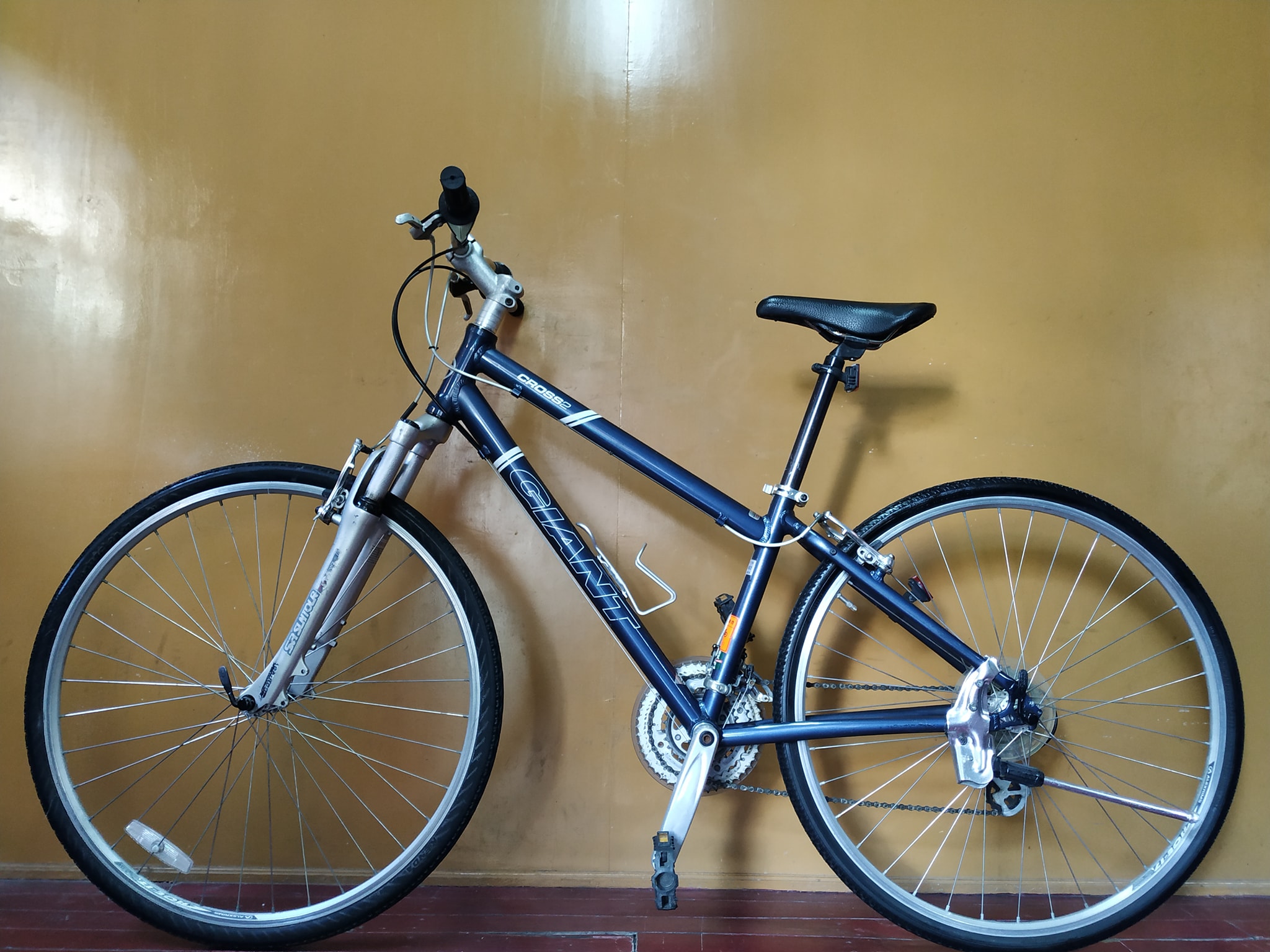 GIANT CROSS2 (Japan Used Orginal ) Tyre - 700 × 35c Shimano - 3 