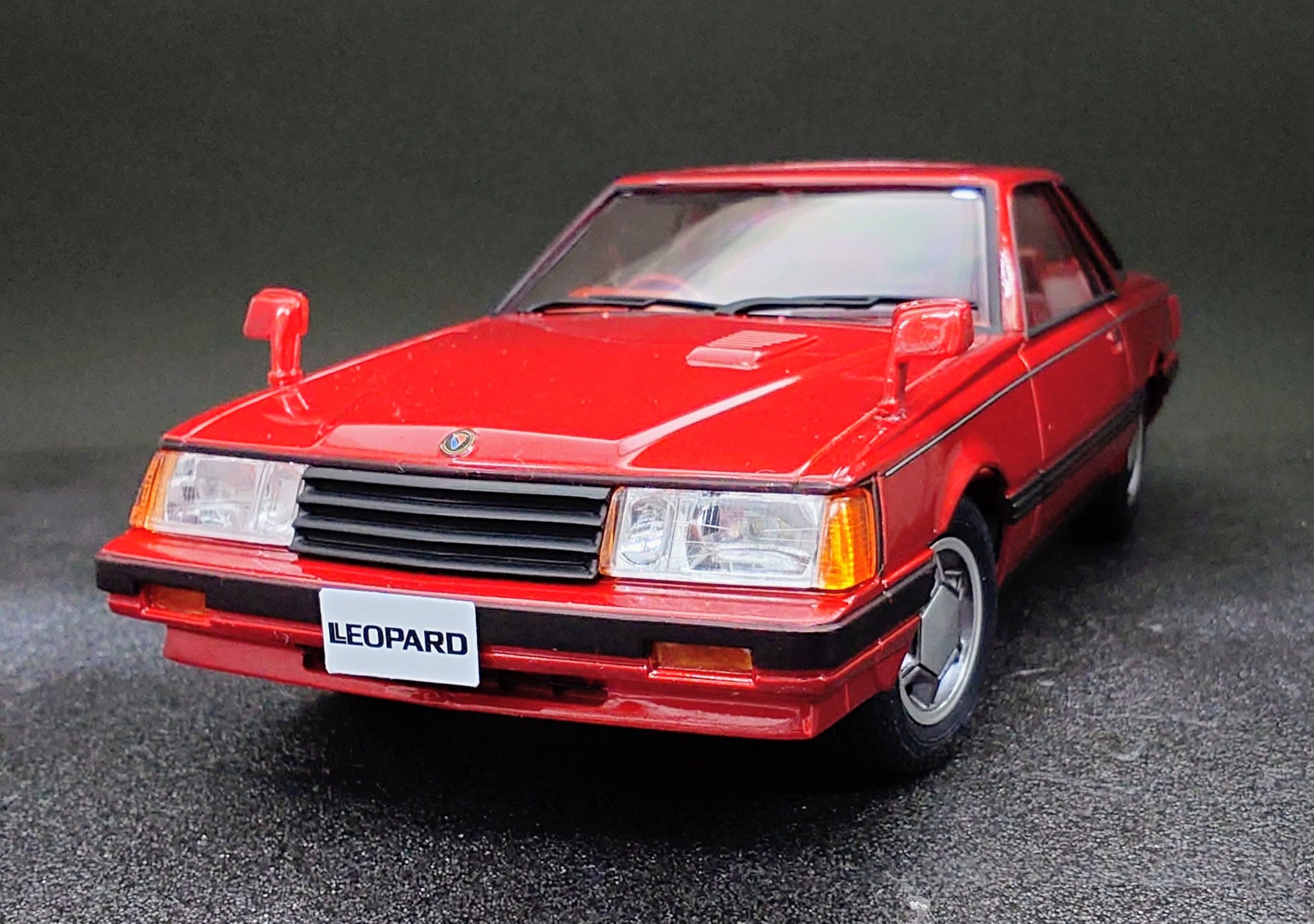 タミヤ1/24日産レパード280X SF-L マルタカヤ模型にて展示中〜