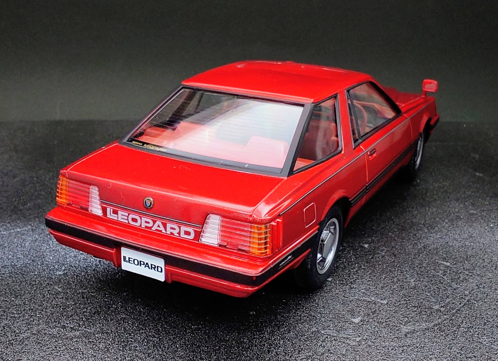 タミヤ1/24日産レパード280X SF-L マルタカヤ模型にて展示中〜