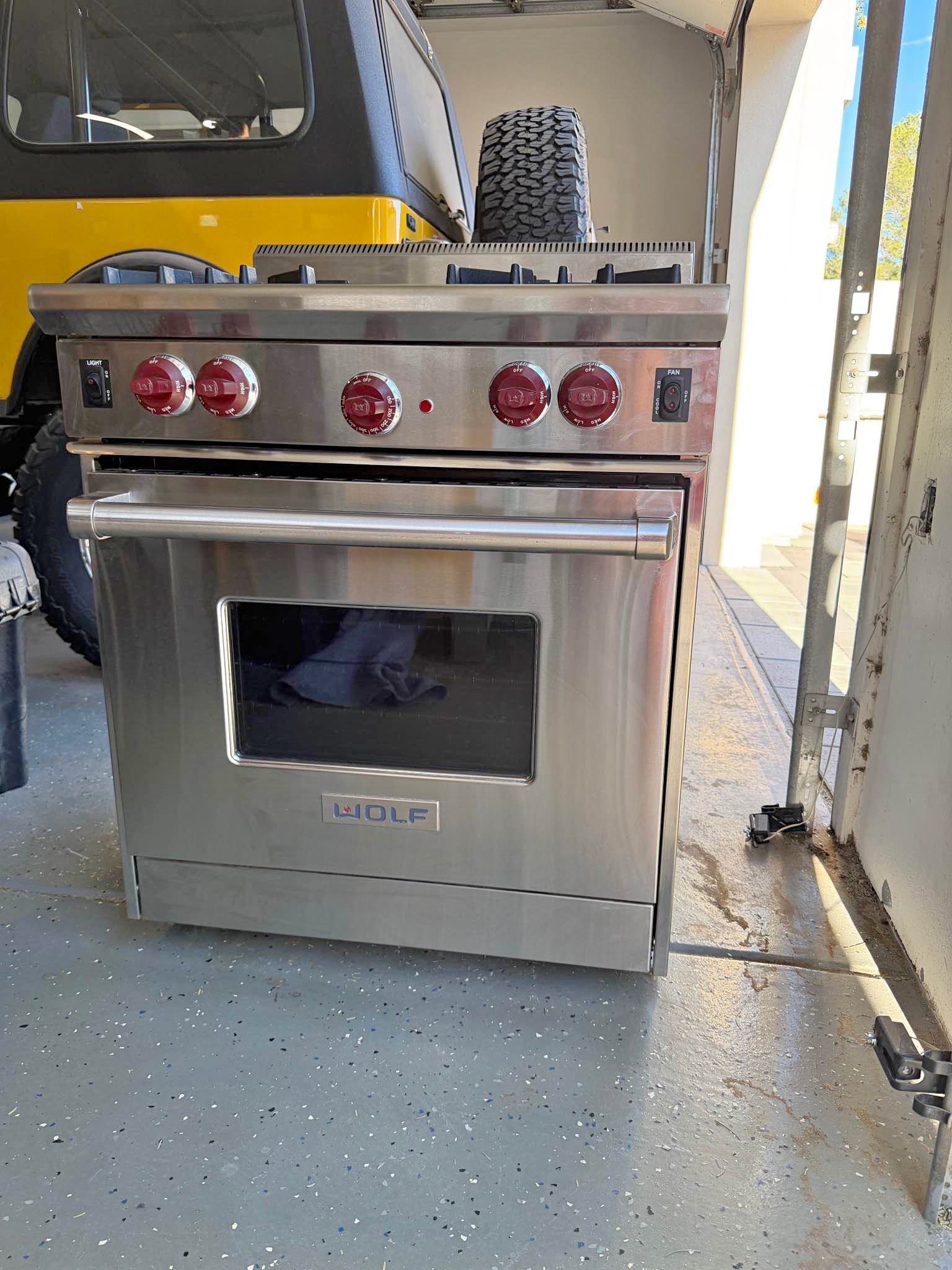 Wolf Heavy-duty R304 commercial gas range - Ranges & Ovens - Las Vegas ...
