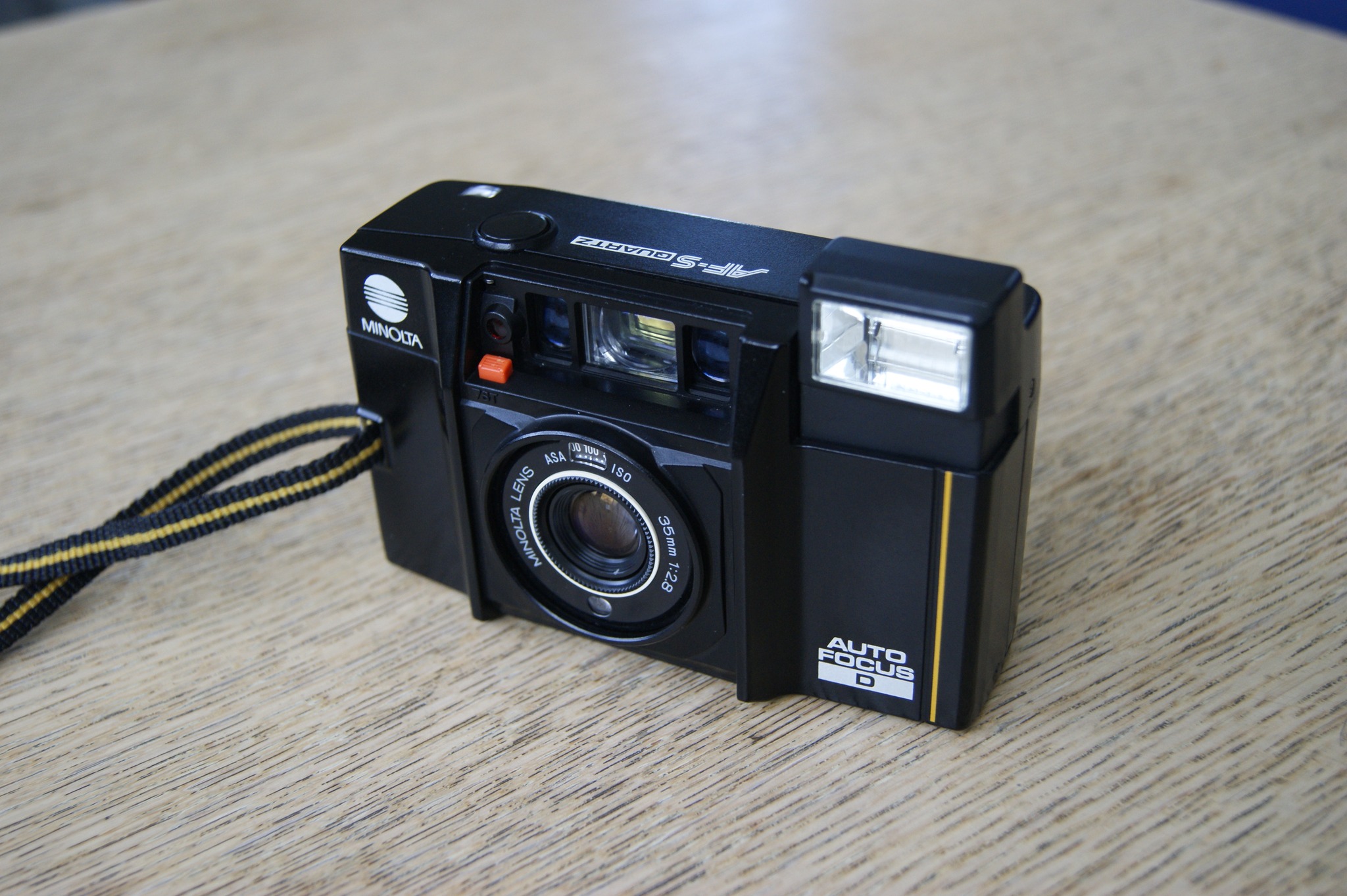 Minolta AF-S Quartz 35mm camera features