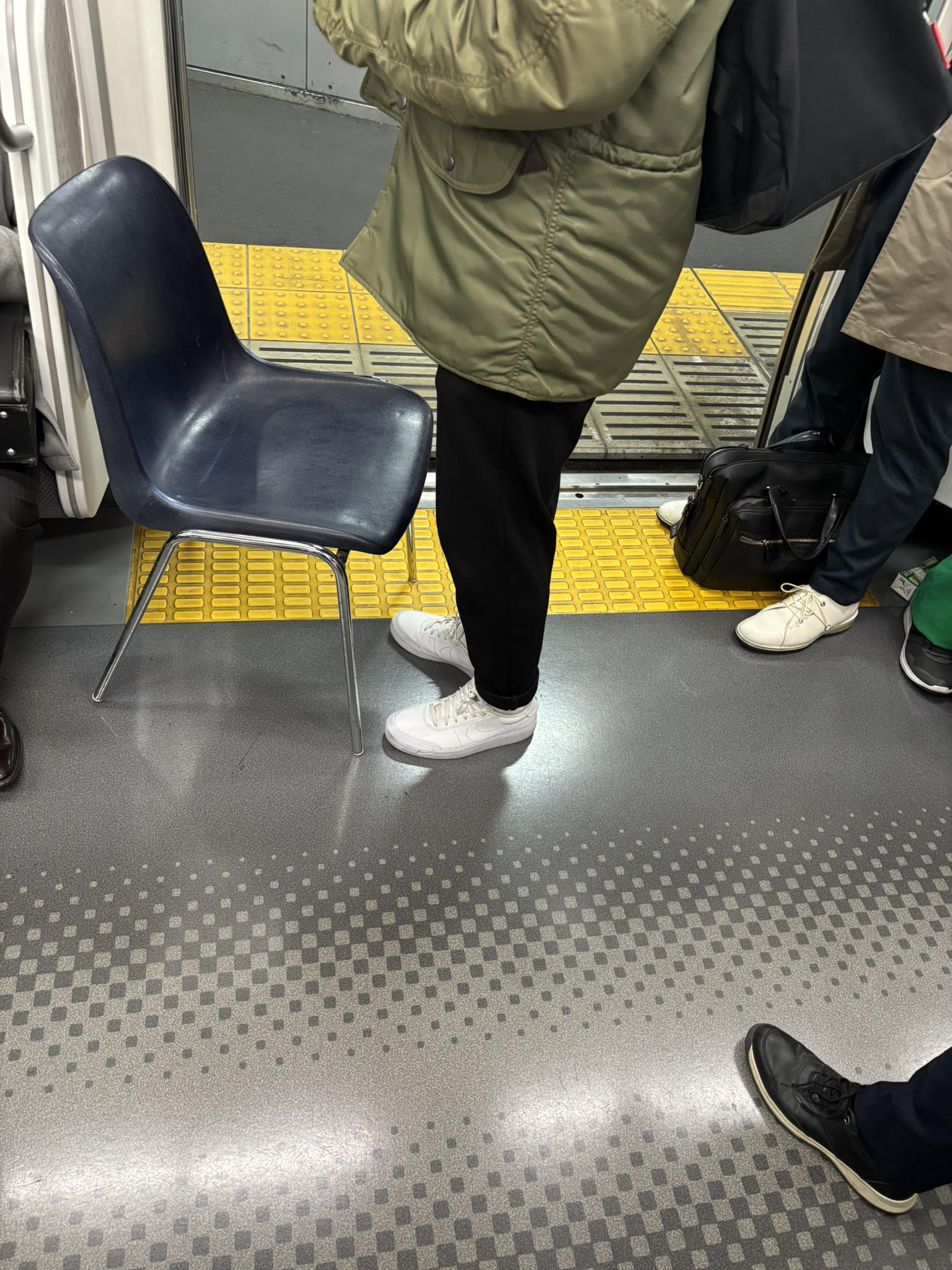 電車 椅子 持ち込み