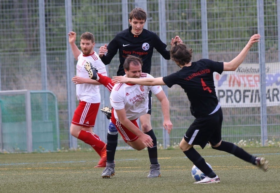 FC - Heute rollt um 18 Uhr beim SV Riedmoos wieder der Ball. Im dritten ...
