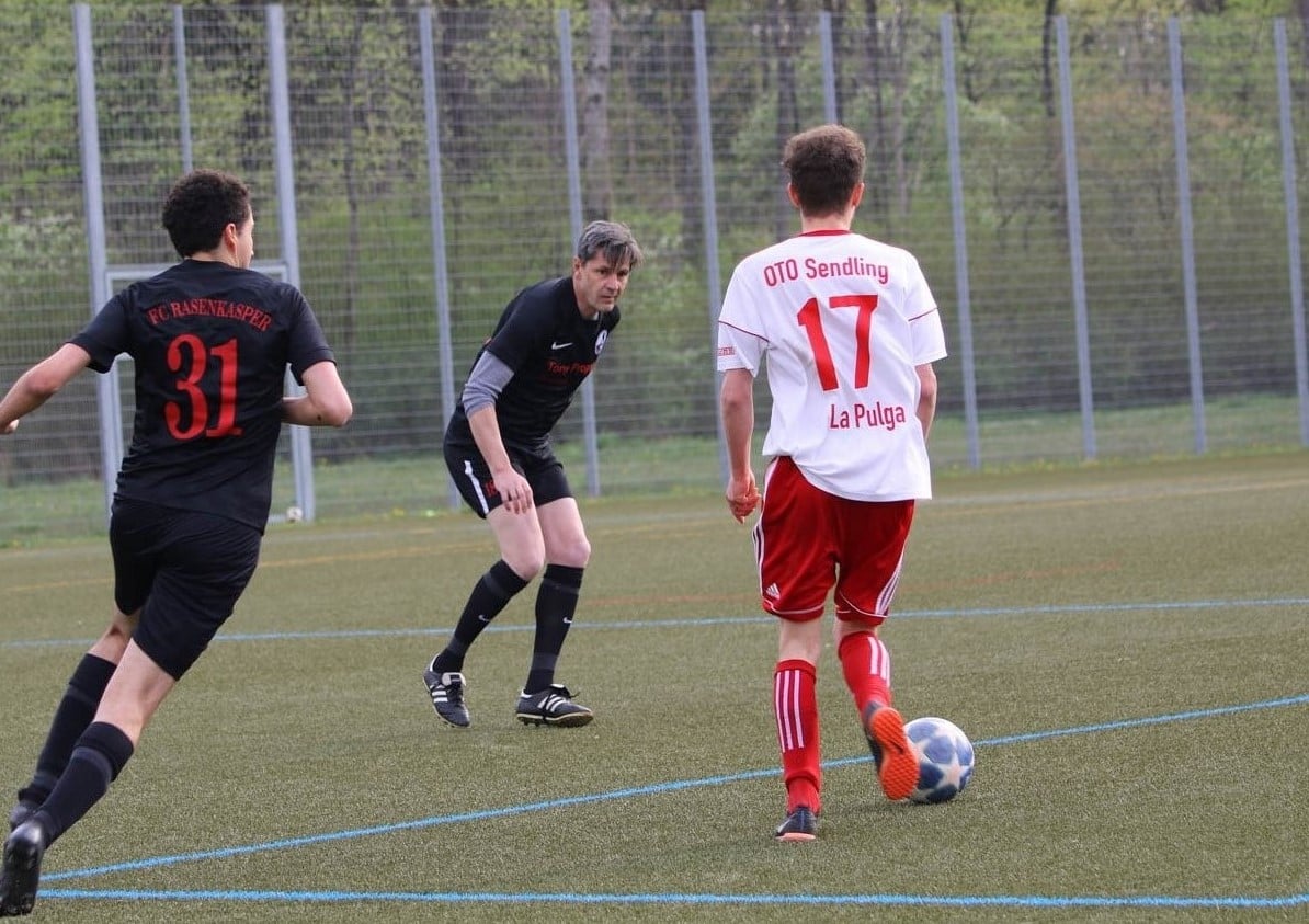 FC - Heute rollt um 18 Uhr beim SV Riedmoos wieder der Ball. Im dritten ...