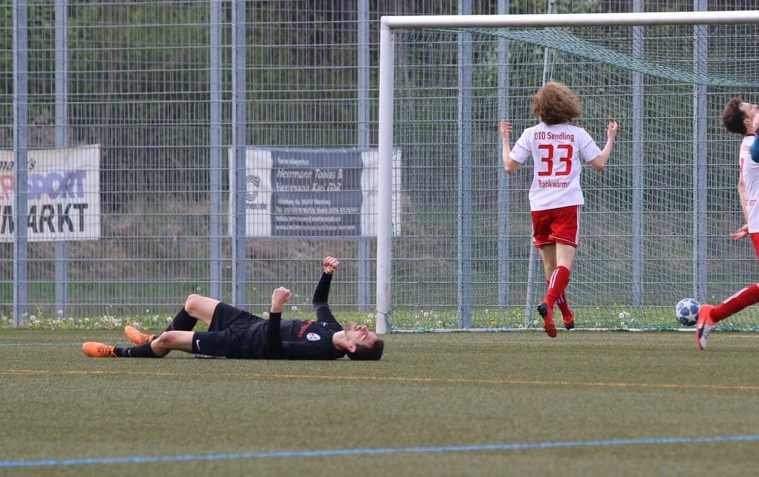 FC - Heute rollt um 18 Uhr beim SV Riedmoos wieder der Ball. Im dritten ...