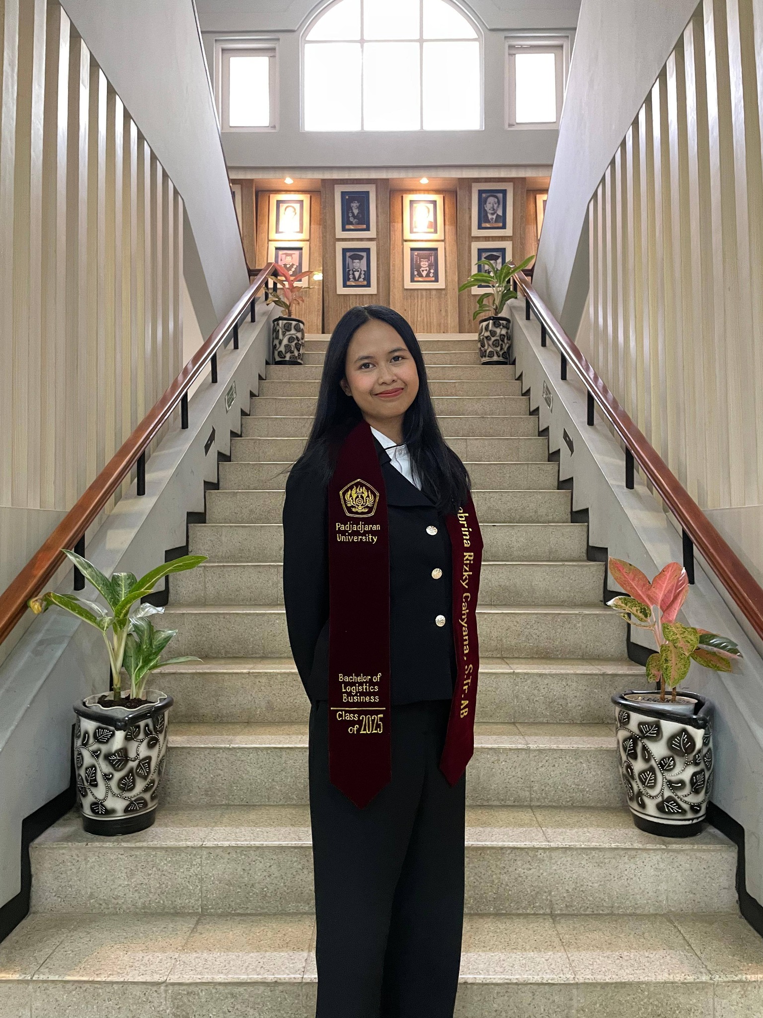 Riani Sri R