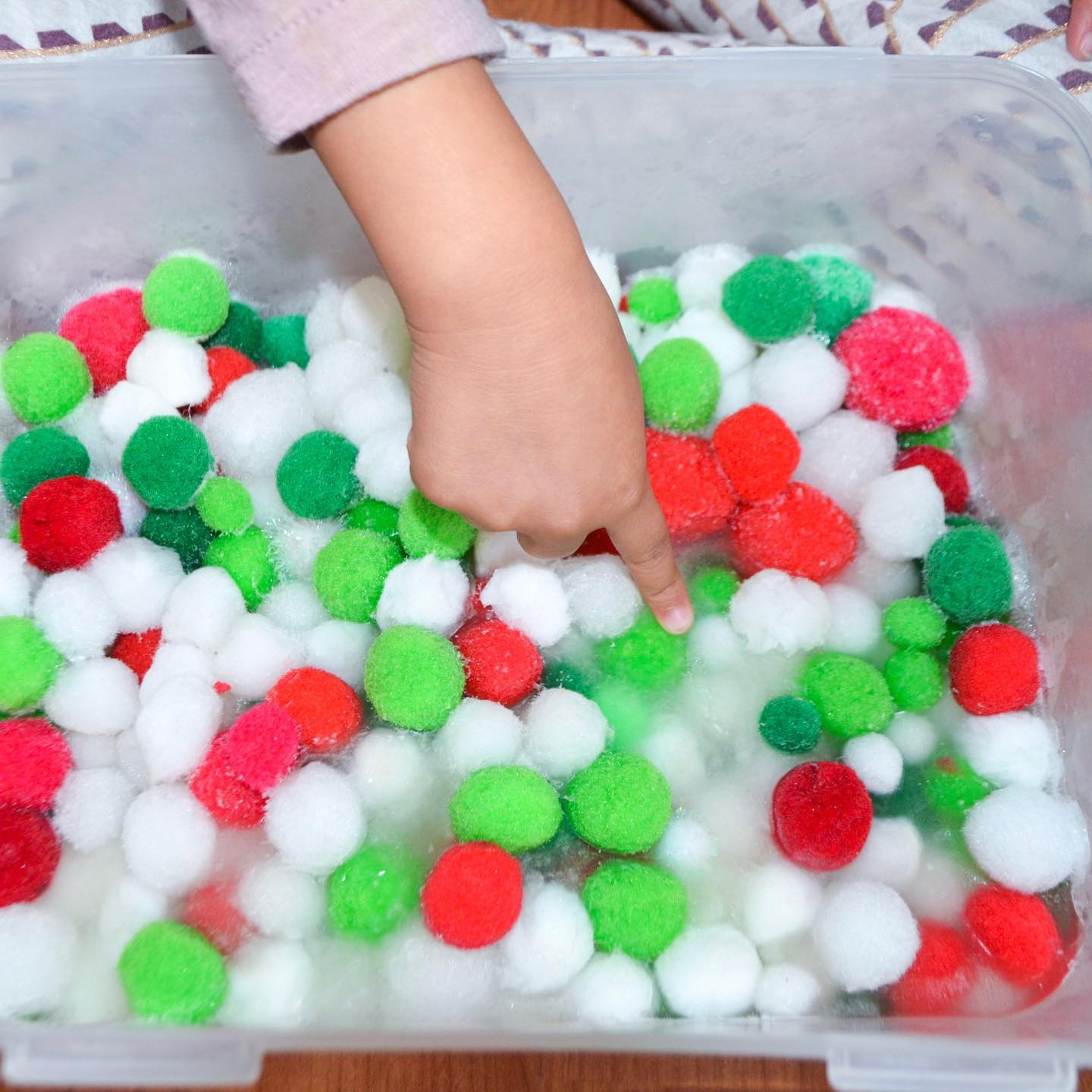 ️FrOZeN PoM PoMs ️... - HApPy ToDdLeR PLaYTiMe