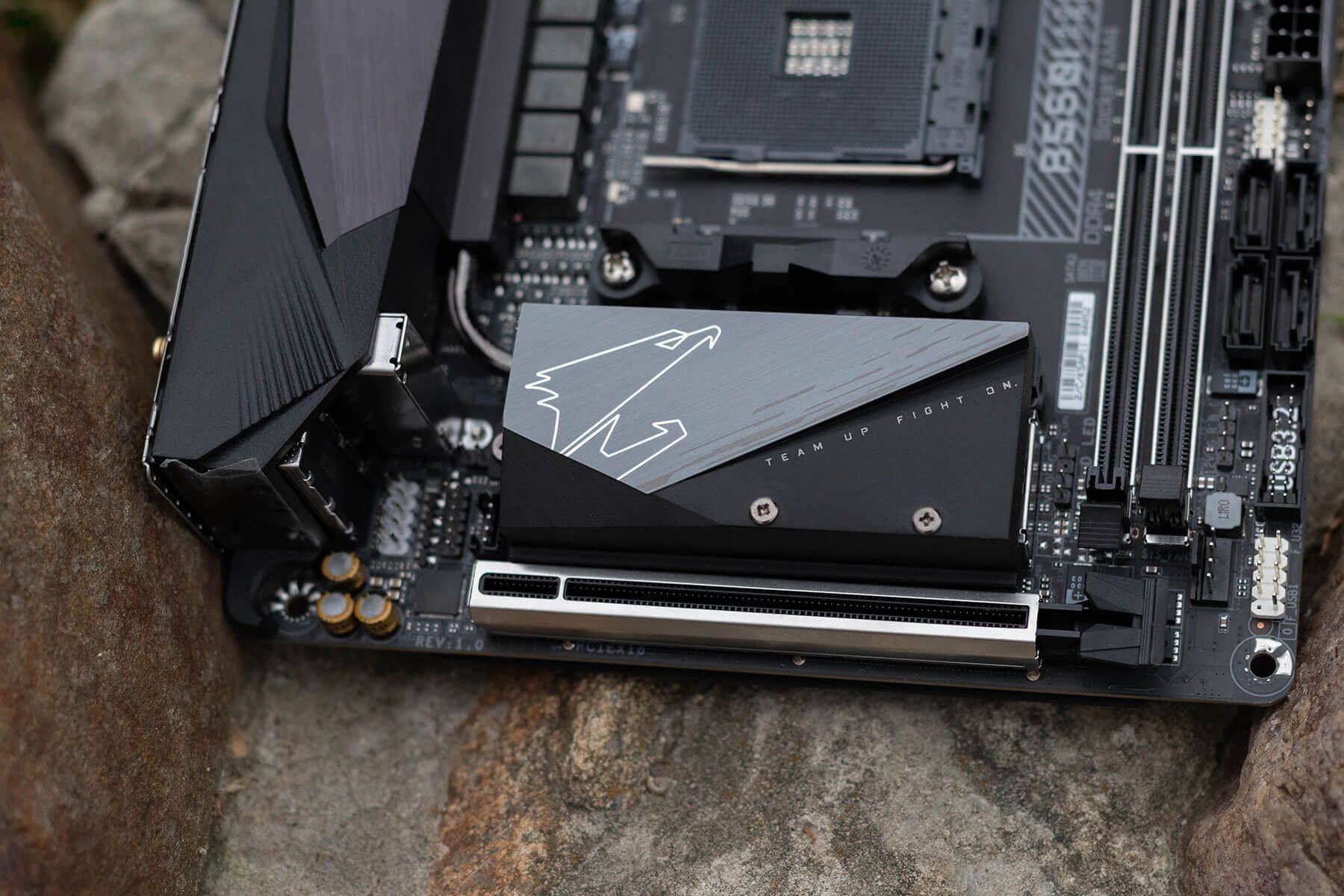 ?Small but powerful! ✨Check out the B550I AORUS PRO AX! ?Shop 