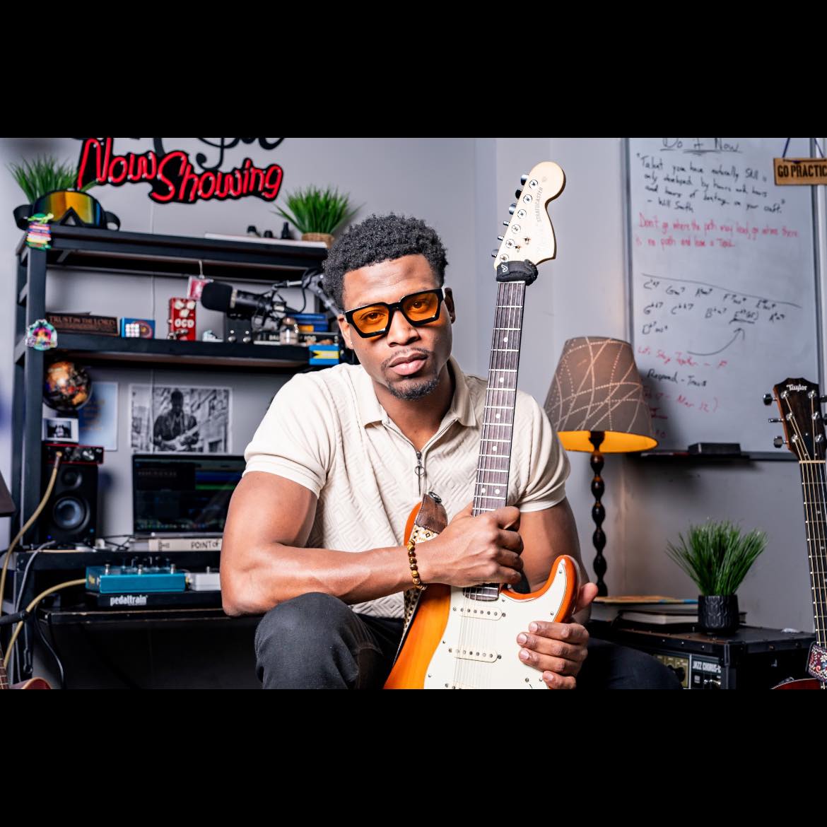 Praise Break Guitar Riff 🎸 . . #gospelmusicians #praisebreak # ...
