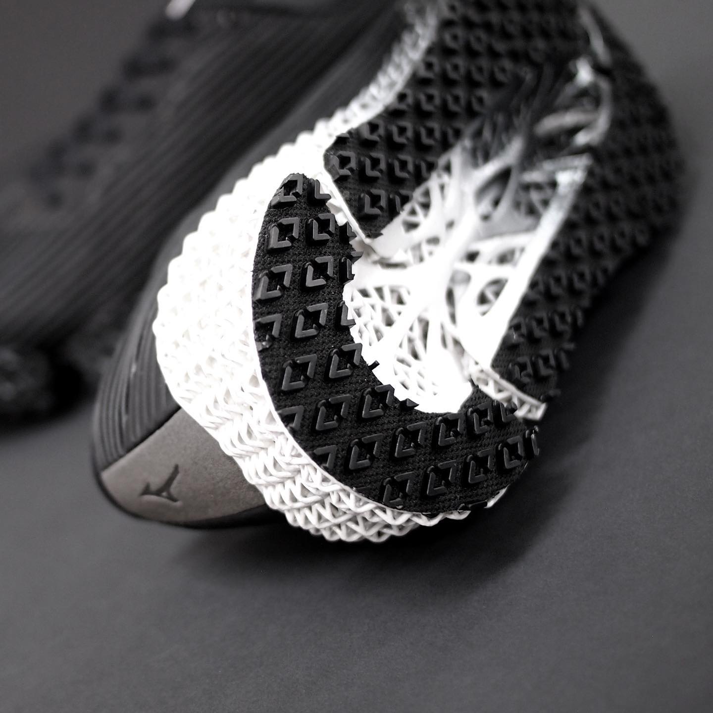 Mizuno Tokyo - shoes 予約受付中 D1GG215001 SHADOW 3D... | Facebook