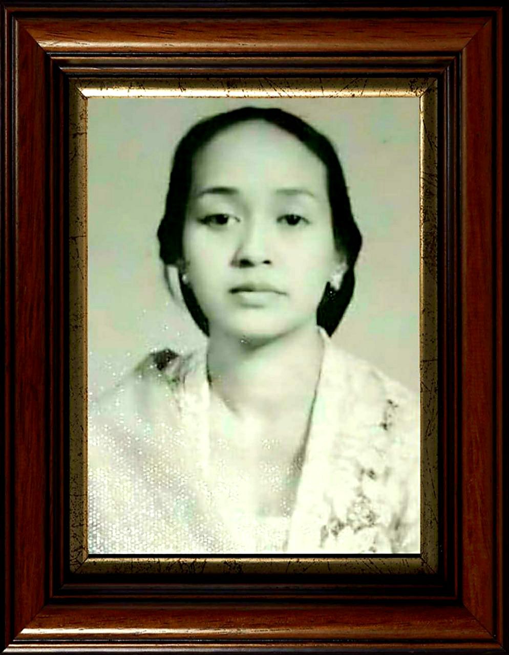 Riani Sri R