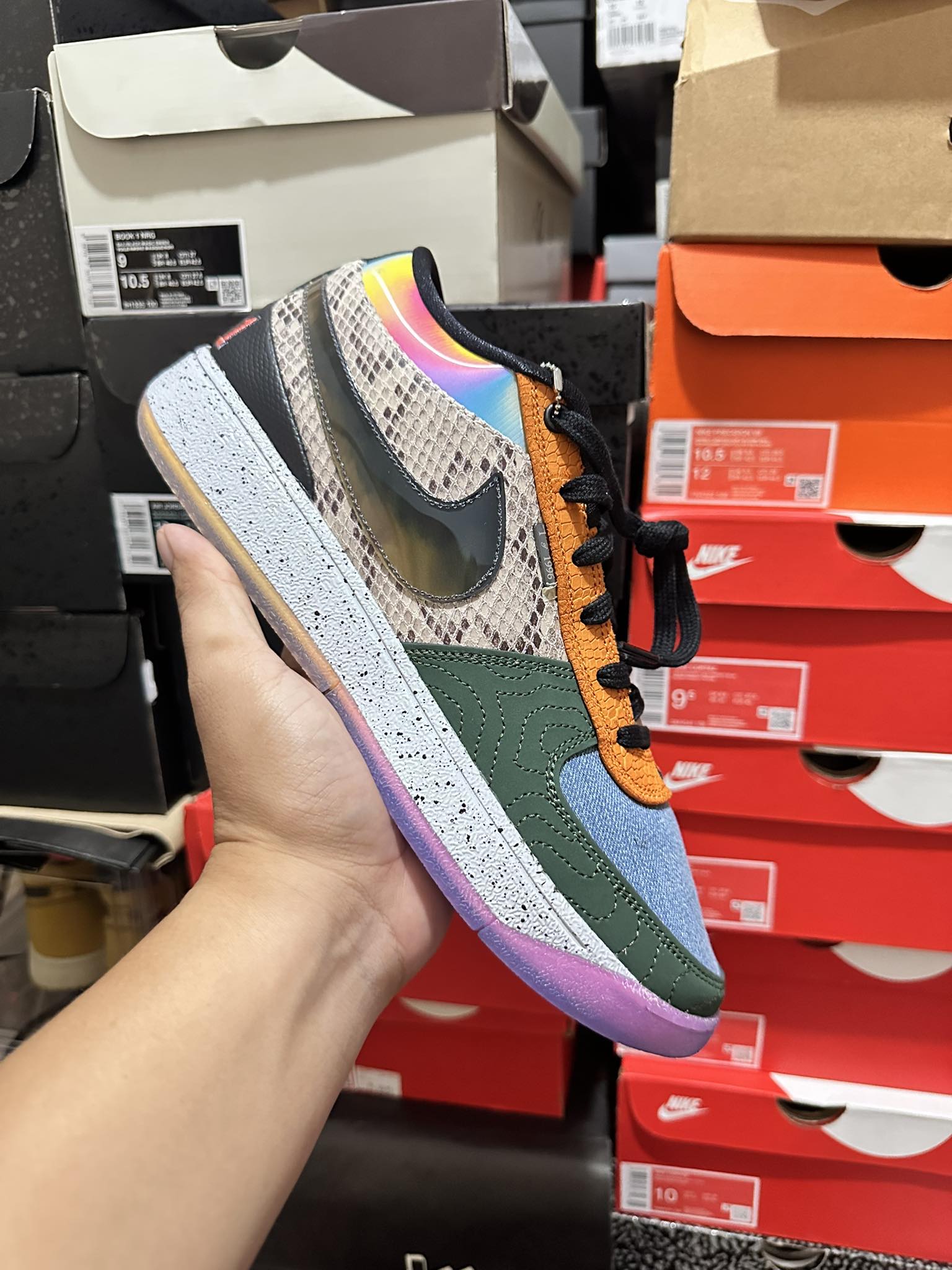 ? % AUTHENTIC ? % ORIGINAL ? % BRAND NEW SIZE: 8.5 US WOMEN SRP 