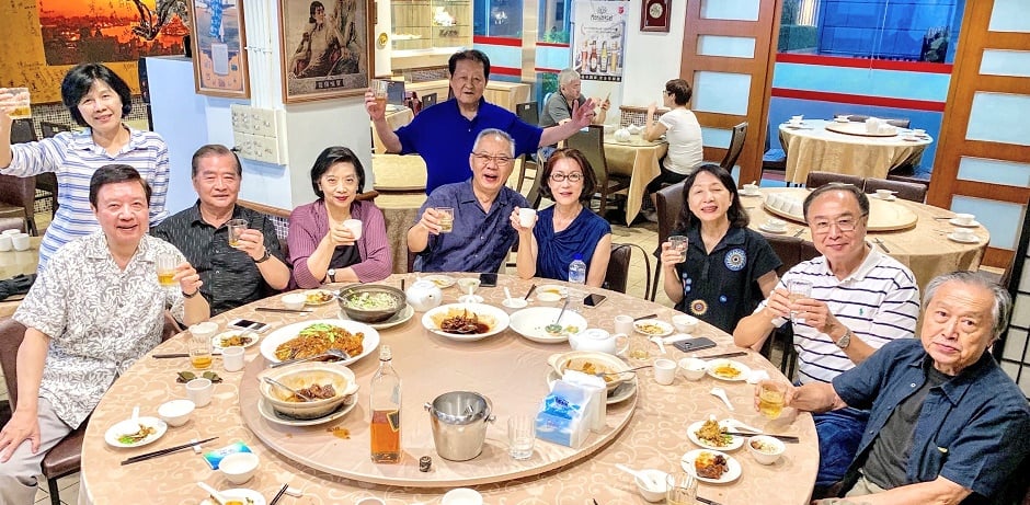 資深媒體人 翟翬 - 中視新聞第一代體育記者郭慕儀，今天下午平靜安詳的走了，這位終其一生熱愛體育的前輩，平時溫文儒雅，... | Facebook