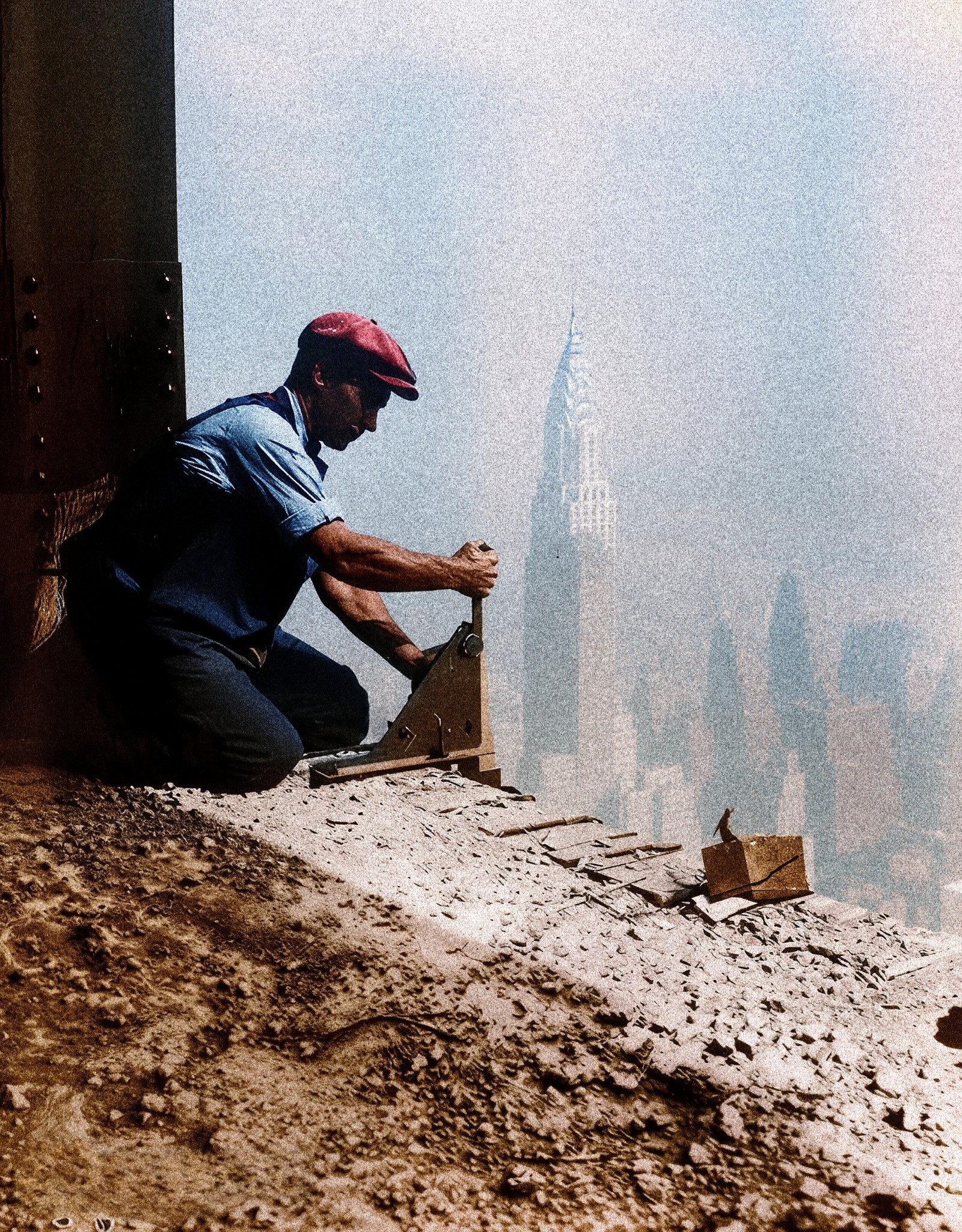 CH Inam - A construction worker on the Empire State Building site in ...