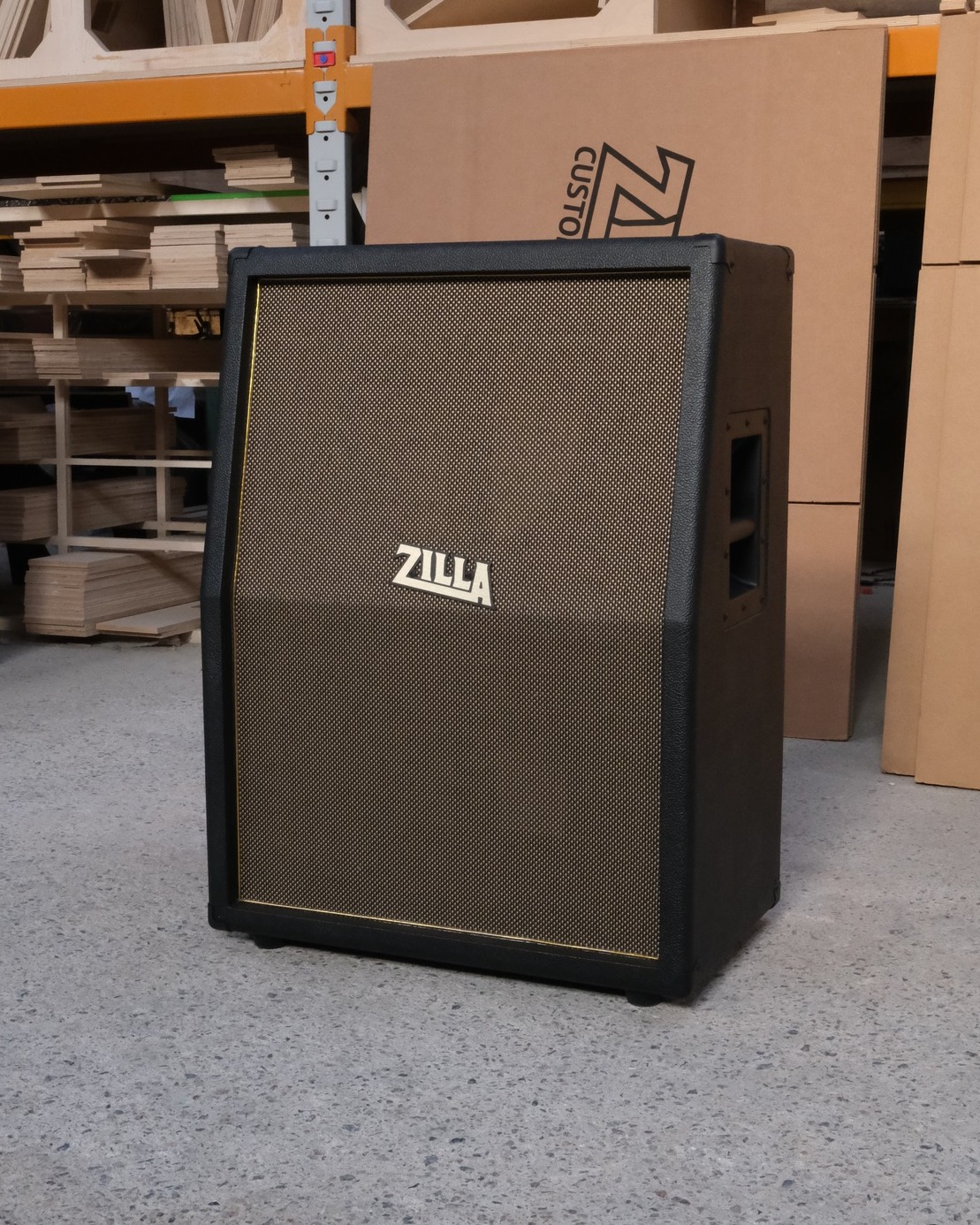 Here we have a vertical Super Fatboy 2x12 in purple bronco with a