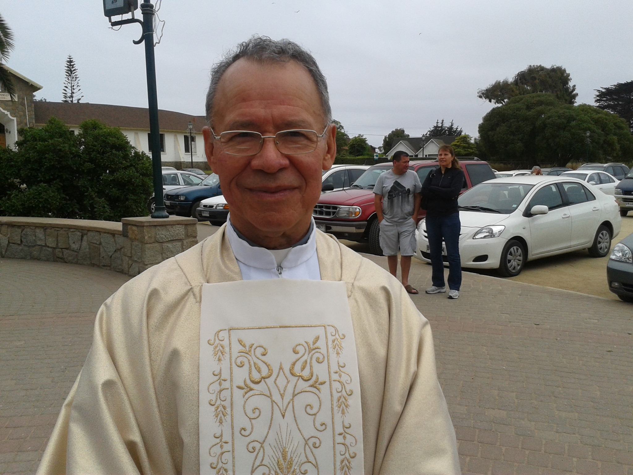 Canal 2 / Chilena FM San Antonio - Esta noche falleció el sacerdote ...