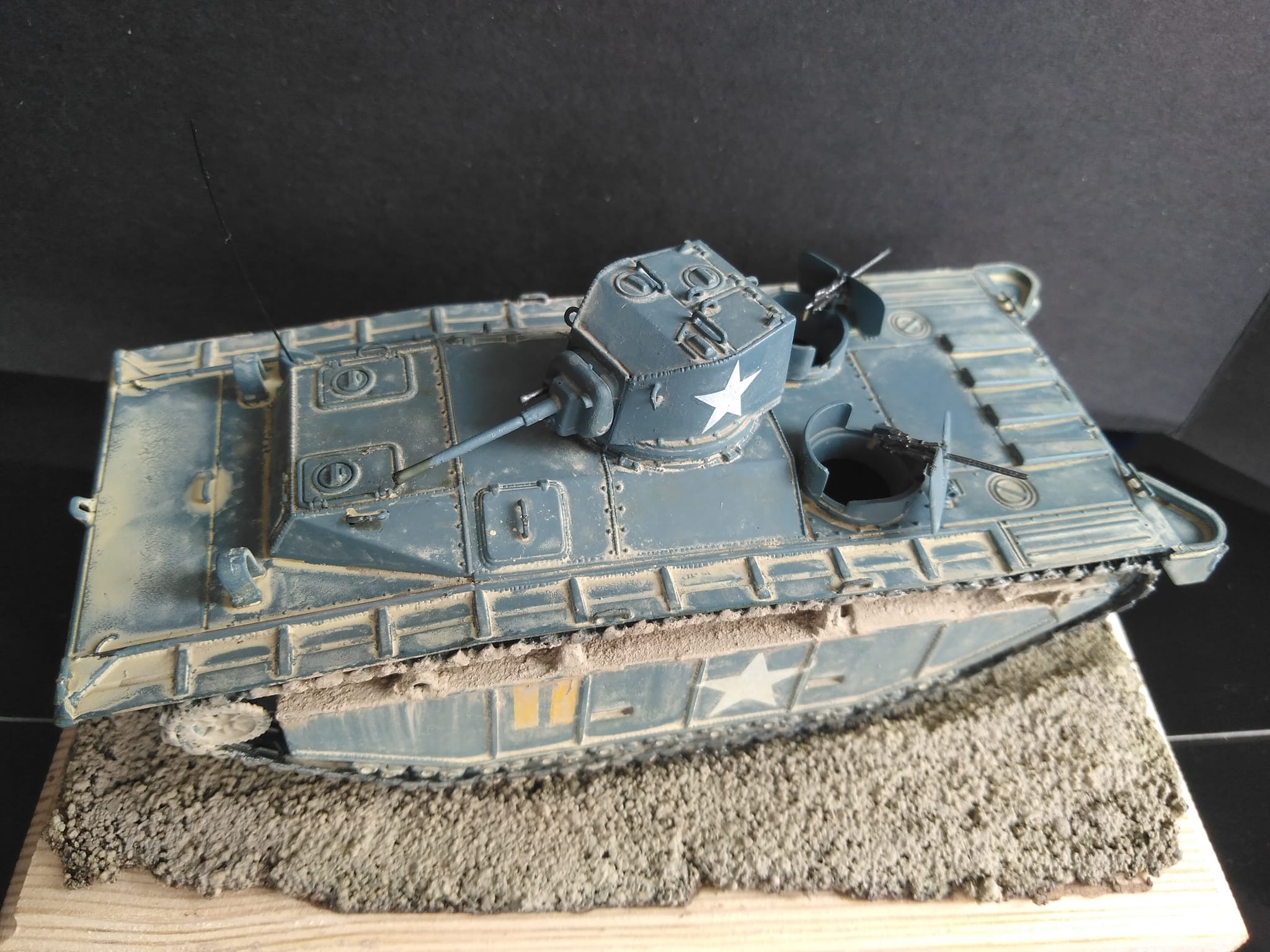 Italeri 1/35 LVT-(A) 1 Alligator model kit