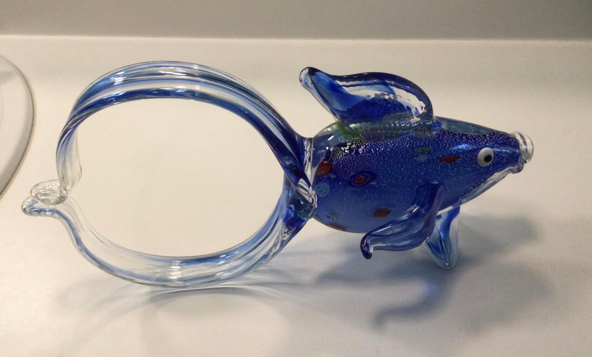Alan Fox Iridescent glass fish.. $110. Signed to base. 98.. 11 cm