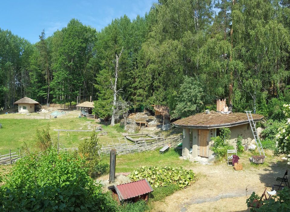 Nackunga bogemenskap | Hölö