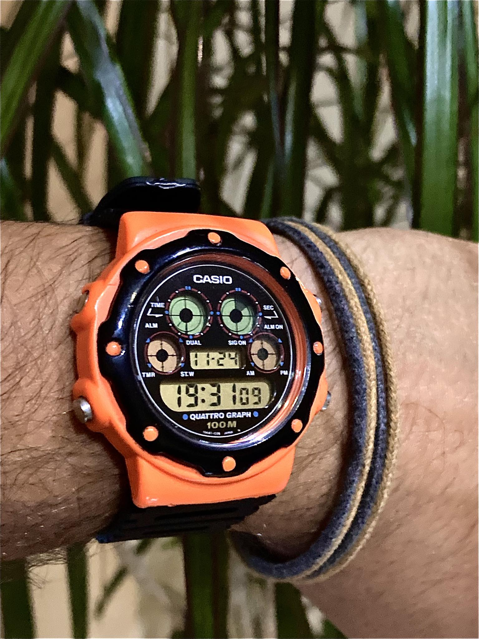⭐️【CASIO】QUATTRO GRAPH クワトログラフ90年代 ヴィンテージ Casio Quattro Graph 🟠. 90's CASIO TIME LA 越MON PM ل DUAL おの ON