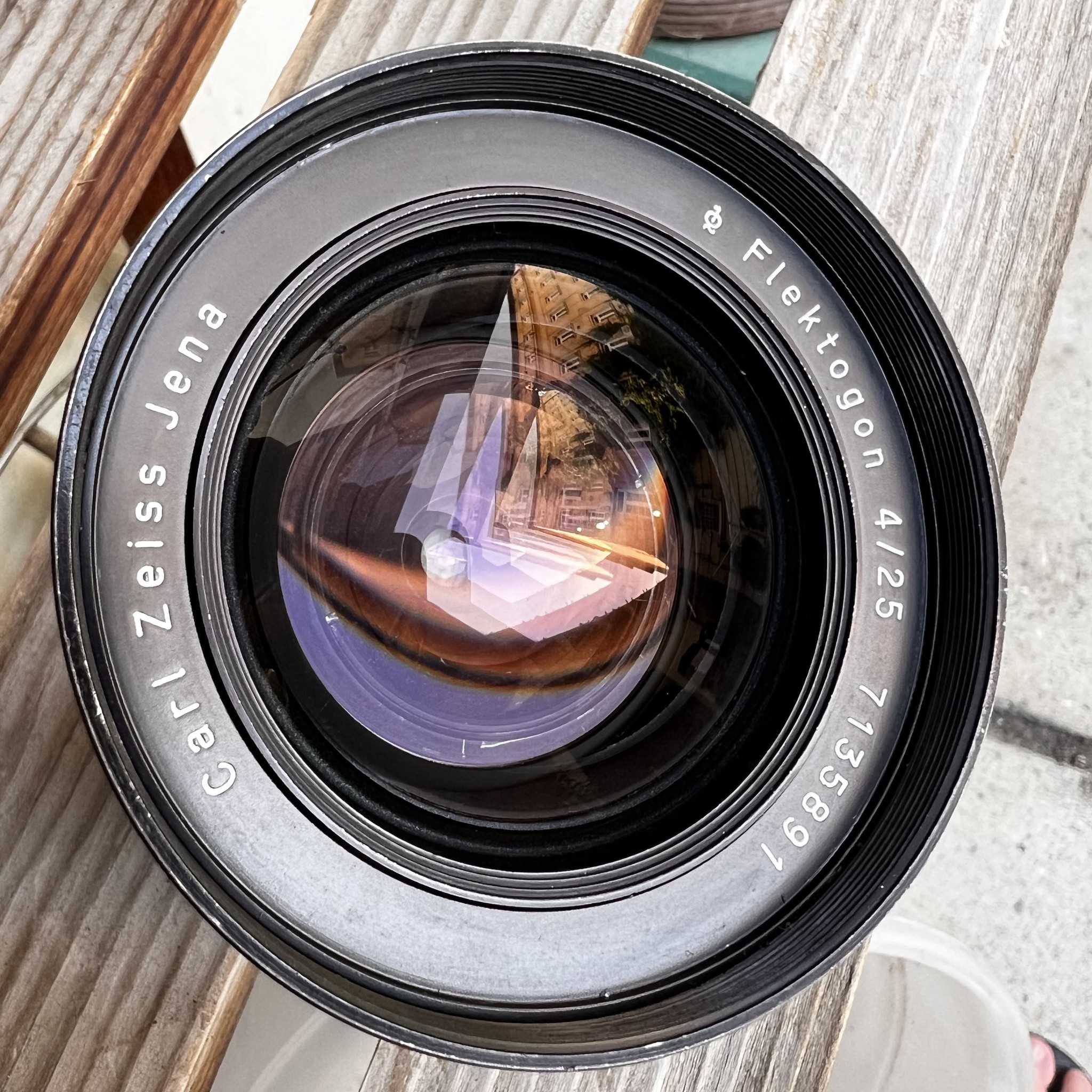 Carl Zeiss Jena Flektogon 25mm f/4 (EXA) on Sony A7 II.
