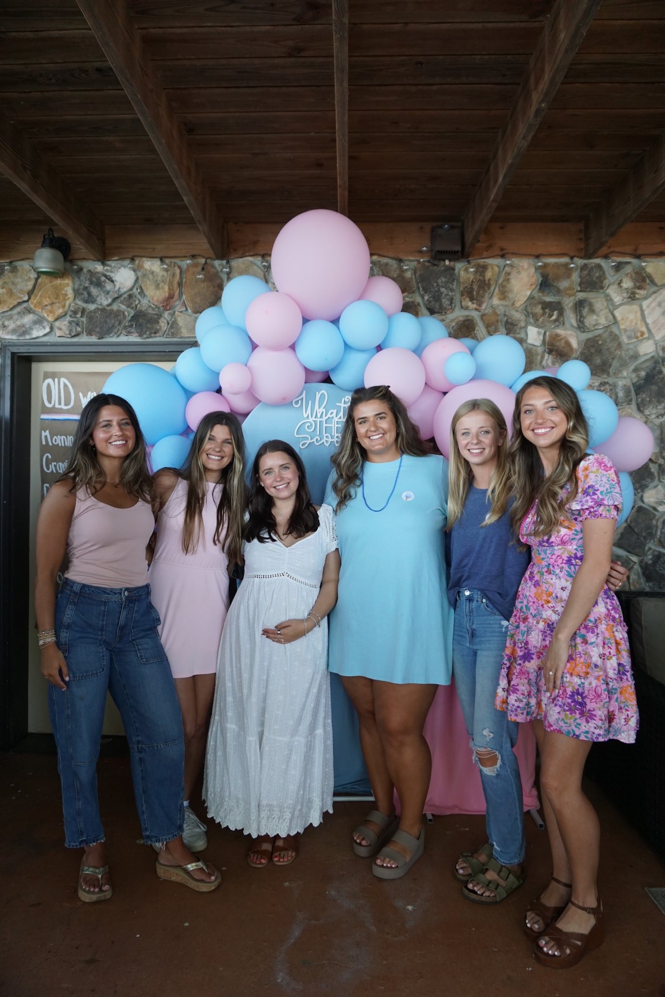 Kyndall Mullis - Bestie is having a baby GIRL 🩷🩷🩷 😭 | Facebook