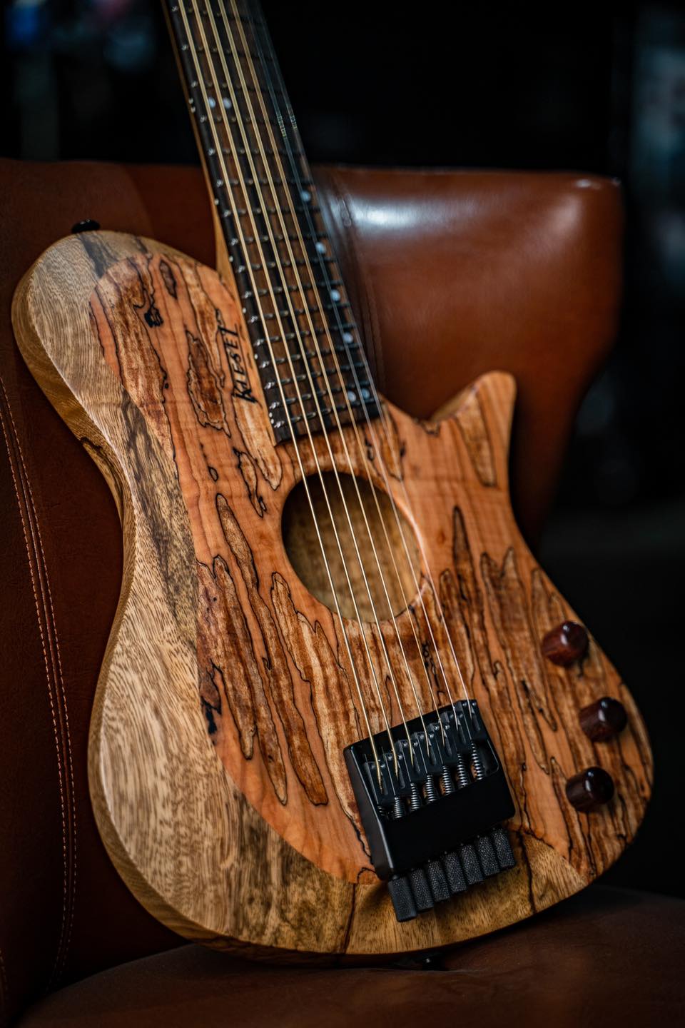 Kiesel Custom Guitars Zeus ヘッドレスギター Such an insane Zeus Acoustic! Have you tried one out yet? Build
