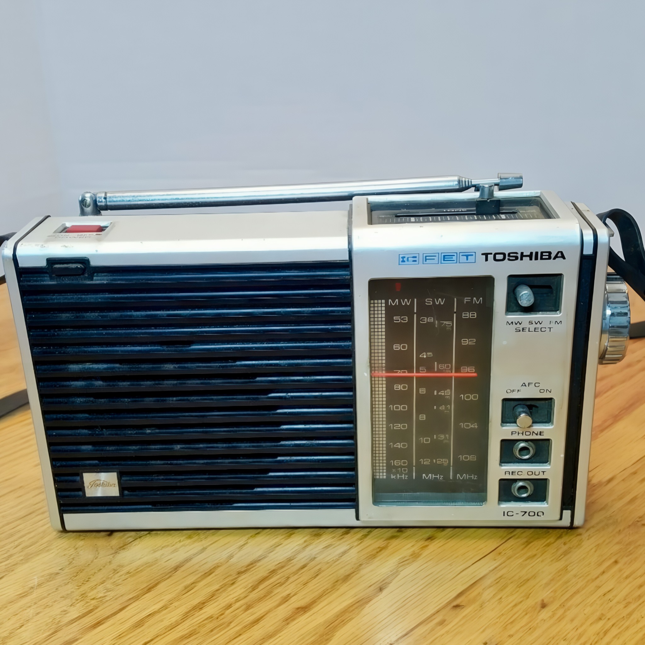 Toshiba Tryx1700 vintage radio from 1978