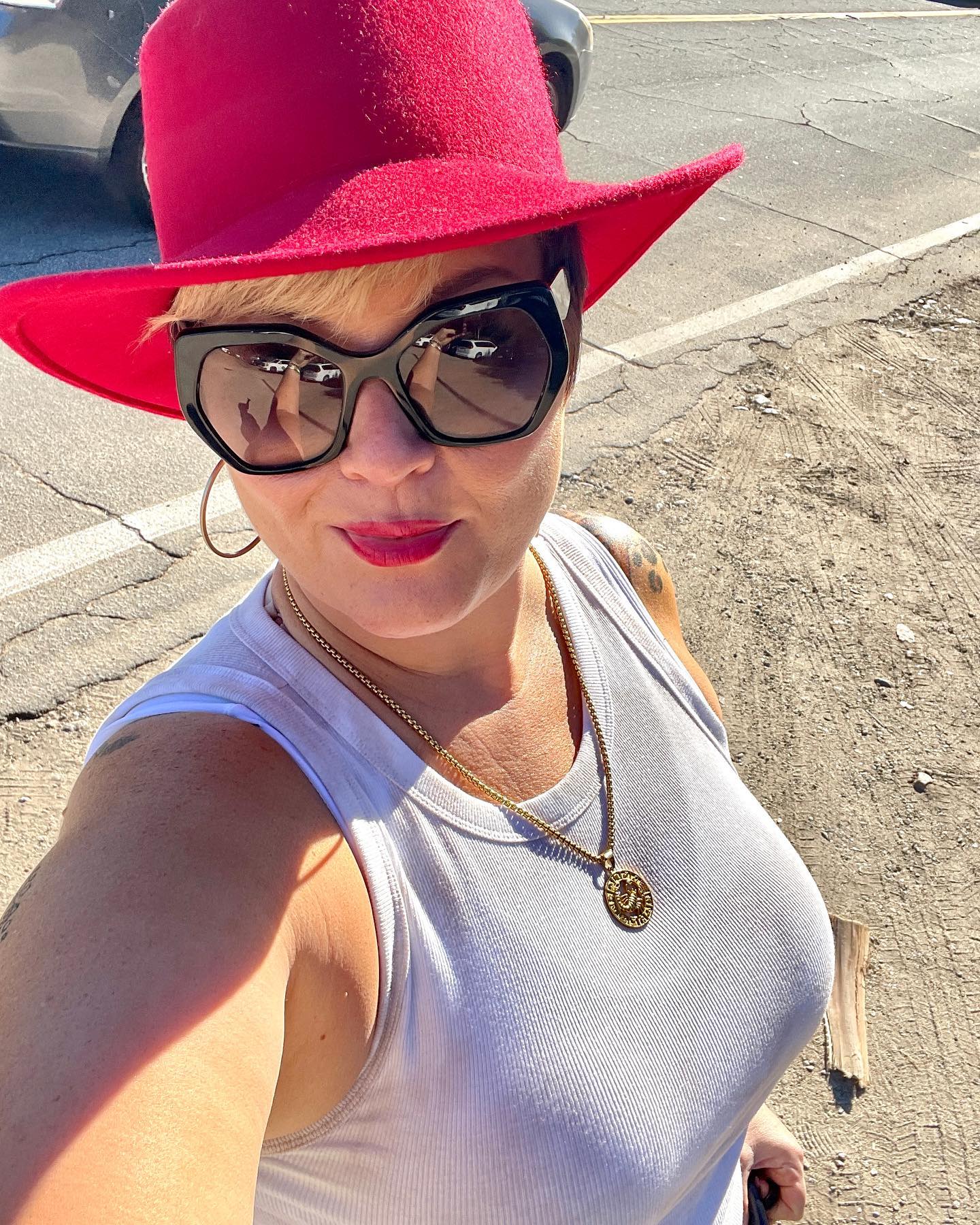 Leopard Luvin Vintage - I’m diggin the yard sale hat 🎩 look what do y ...