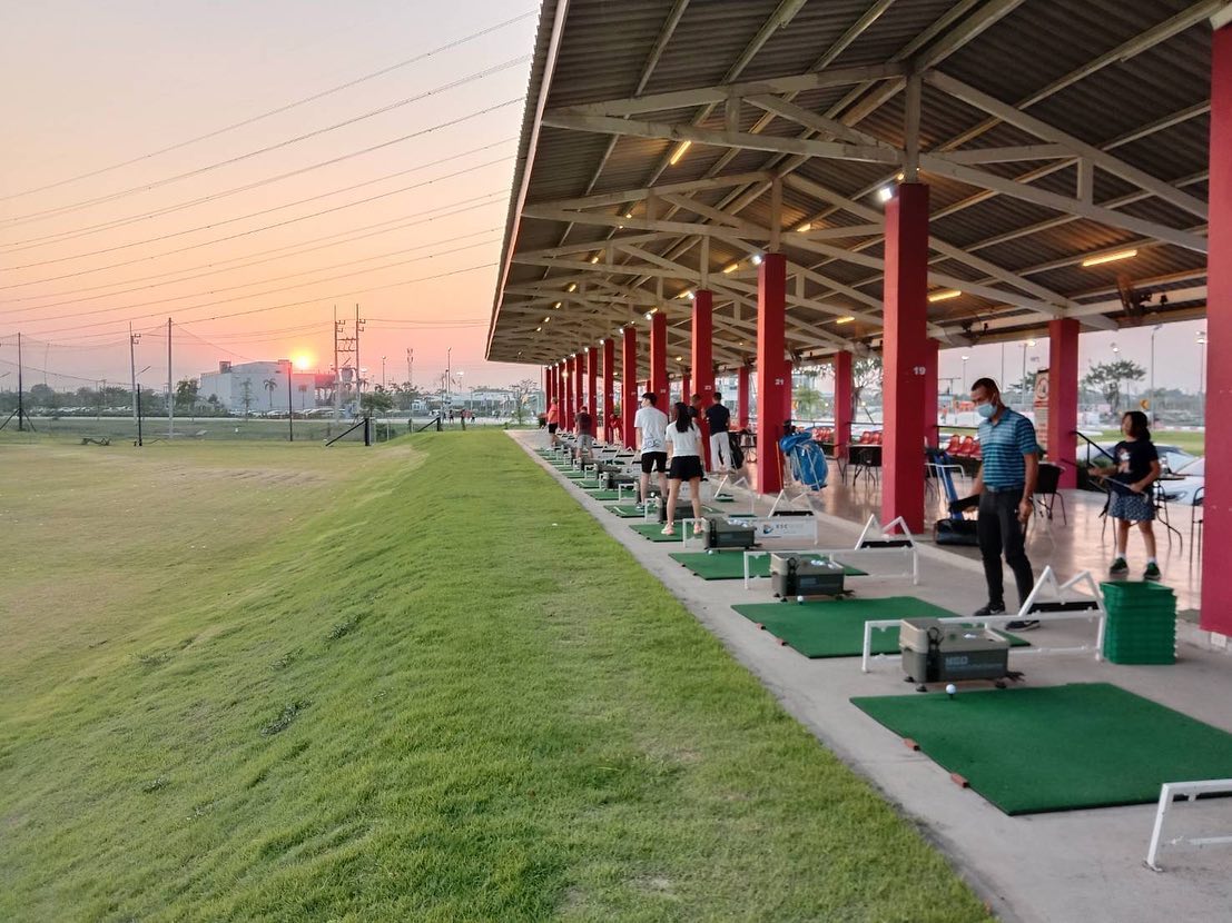 ตกเย็นละมาไดร์ฟกัน... - ESC Golf Driving Range Rangsit