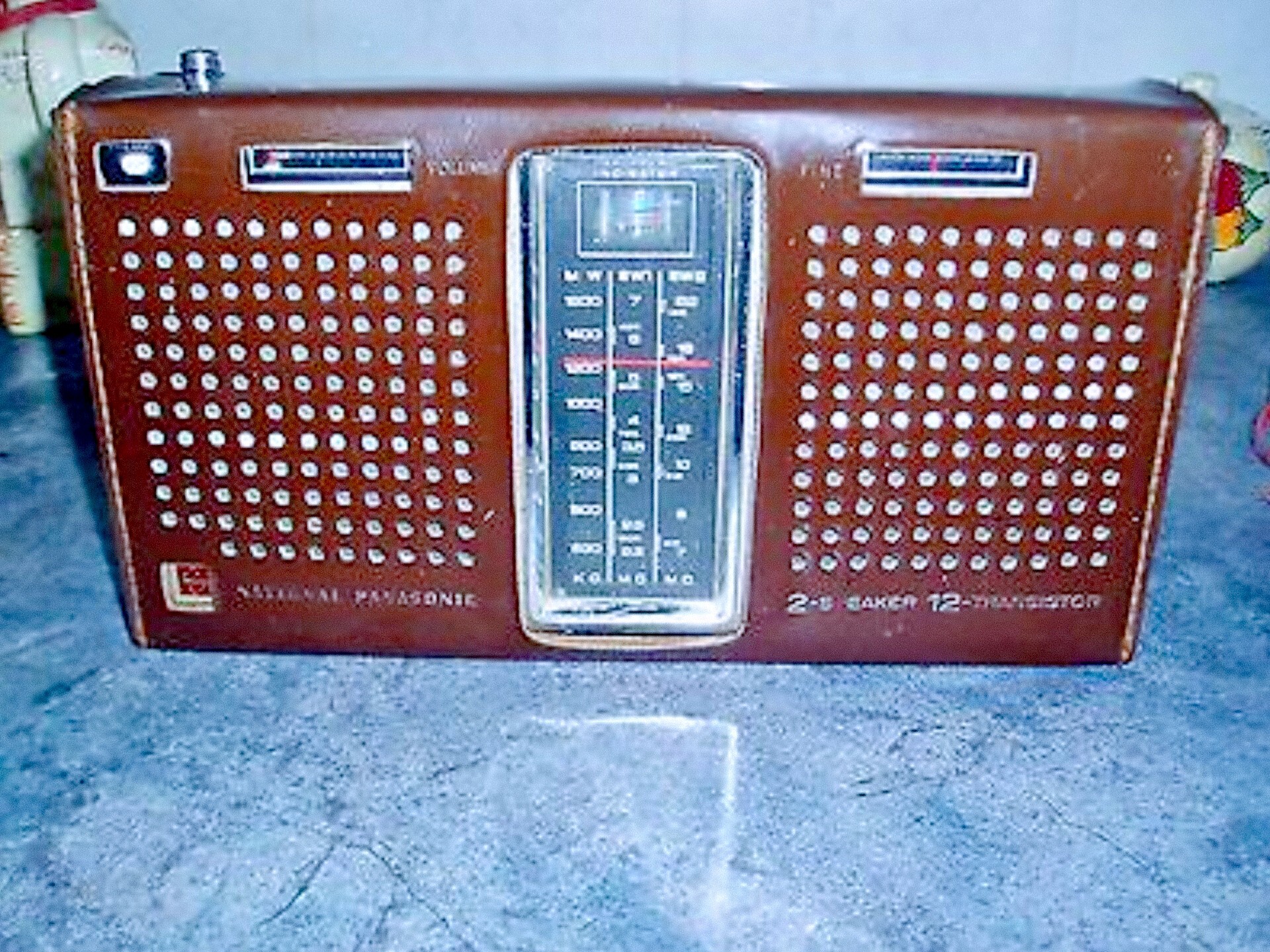 National Panasonic R-357D transistor radio - Japan