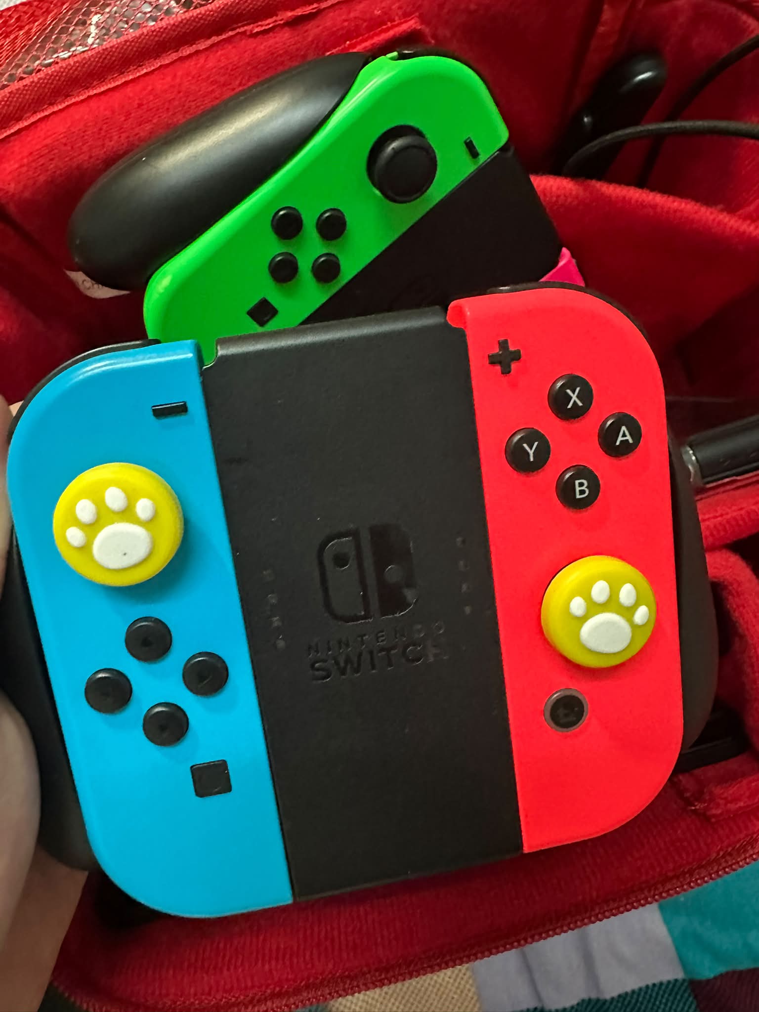 Nintendo Switch VUONG THI HONG TO Joy phải của em nút A không nhạy nữa, ấn mạnh mới nhận nút có bác