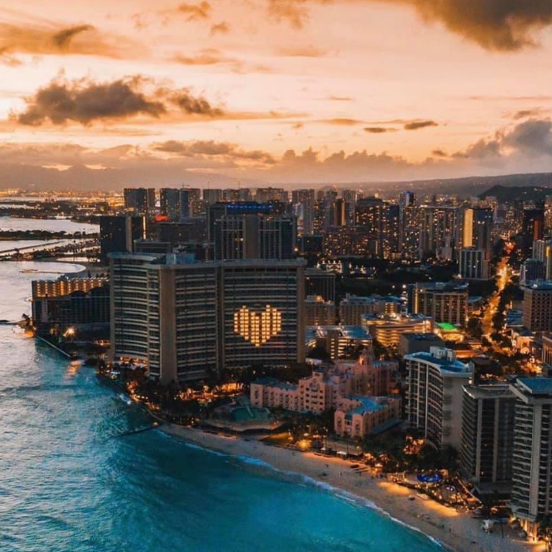 ハレハナ ワイキキ Hale Hana Waikiki 言葉にしたい思いはいっぱいあるけど 口にしたら自分に負けそう ハワイは今が正念場 みんなと一緒なら絶対頑張れる Aloha Mahalo Ahuihou Halehanawaikiki Beach Luckywelivehawaii Gift