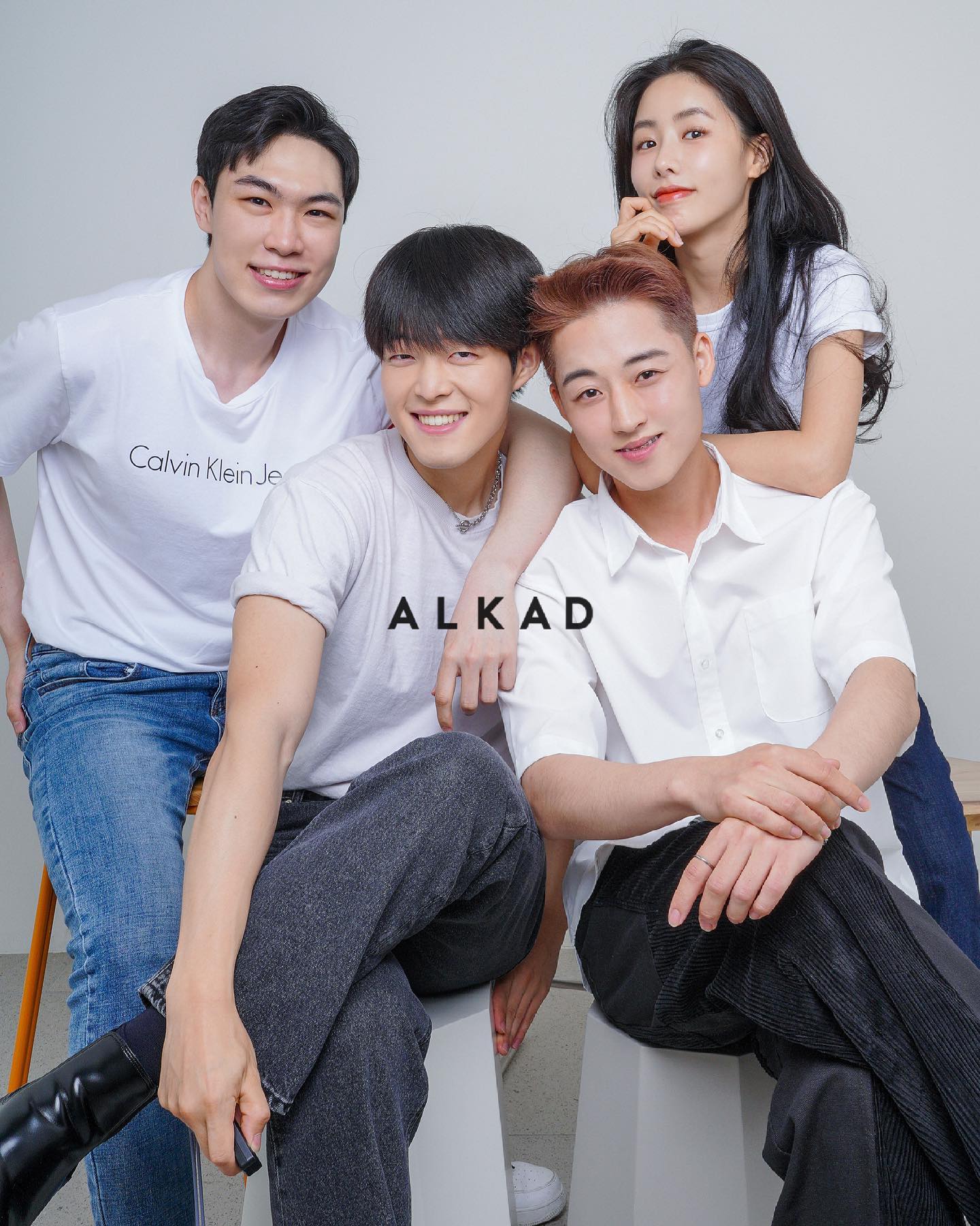 Alkad Studio - 뭉치면 건진다, 인생샷! 👨‍👨‍👧‍👦 #친구끼리 #하이엔드셀프사진관...