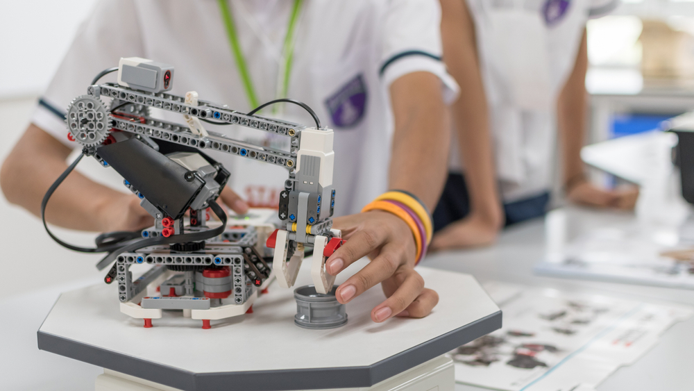 IoT India Expo - #Kerala to set up 9,000 robotic labs in...