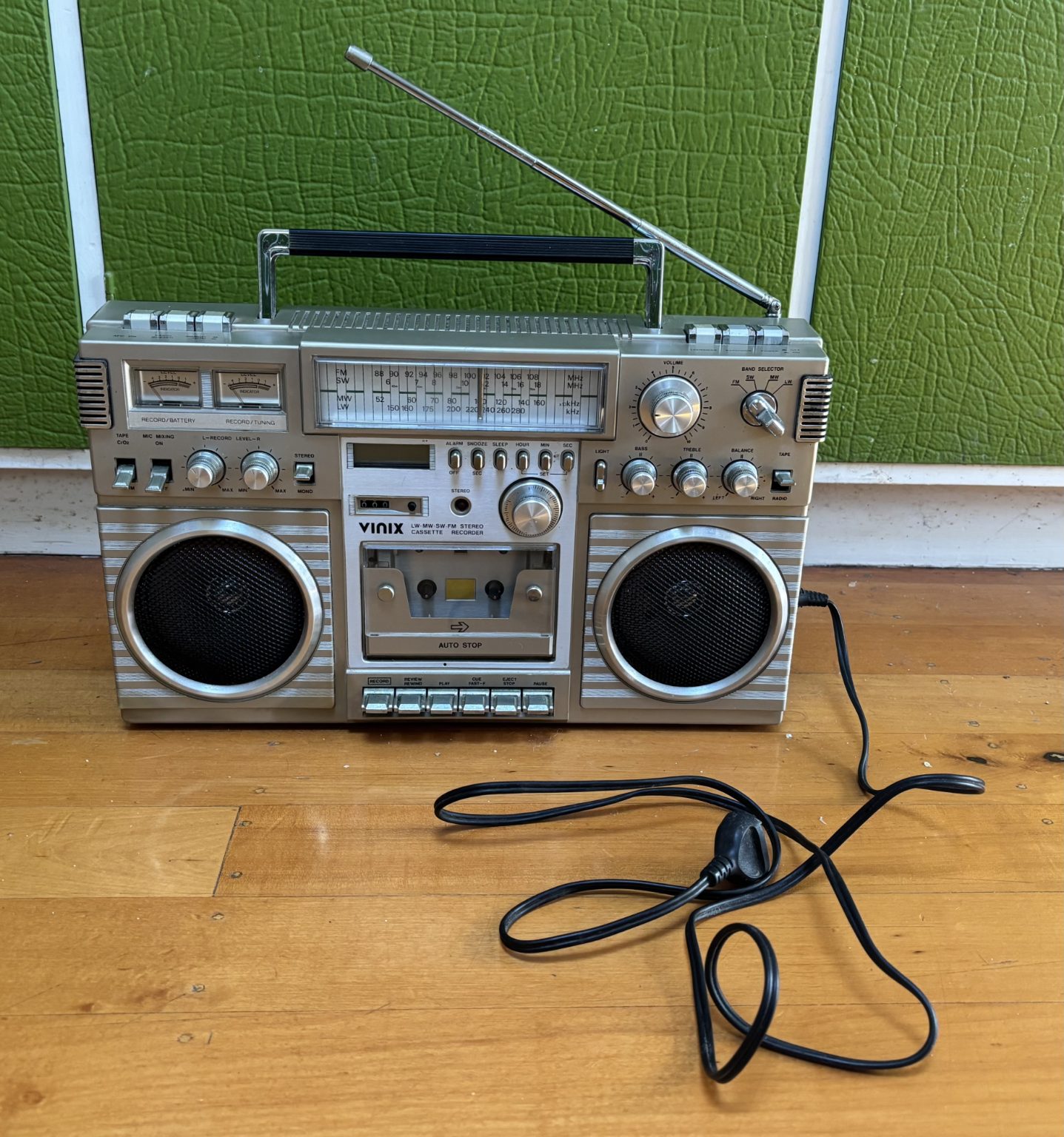 Vinix VPC 7704 vintage boombox from the 1980s