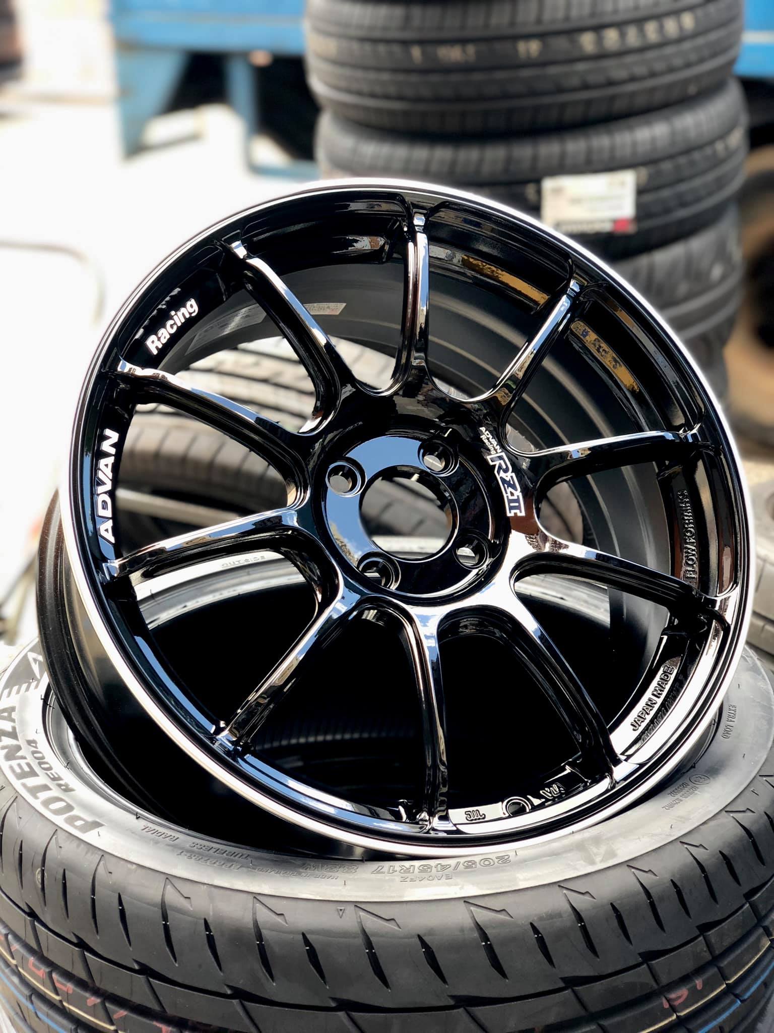 ADVAN RACING RZII 17X7 et42 4x100 Racing Gloss Black & Ring Rage