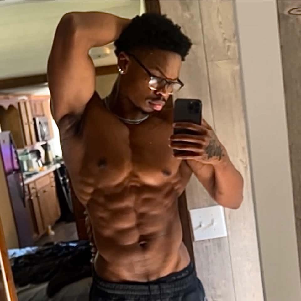 how we lookin . #gym #bodybuilding #fyp #gymlife #bodybuilder | Mel Young
