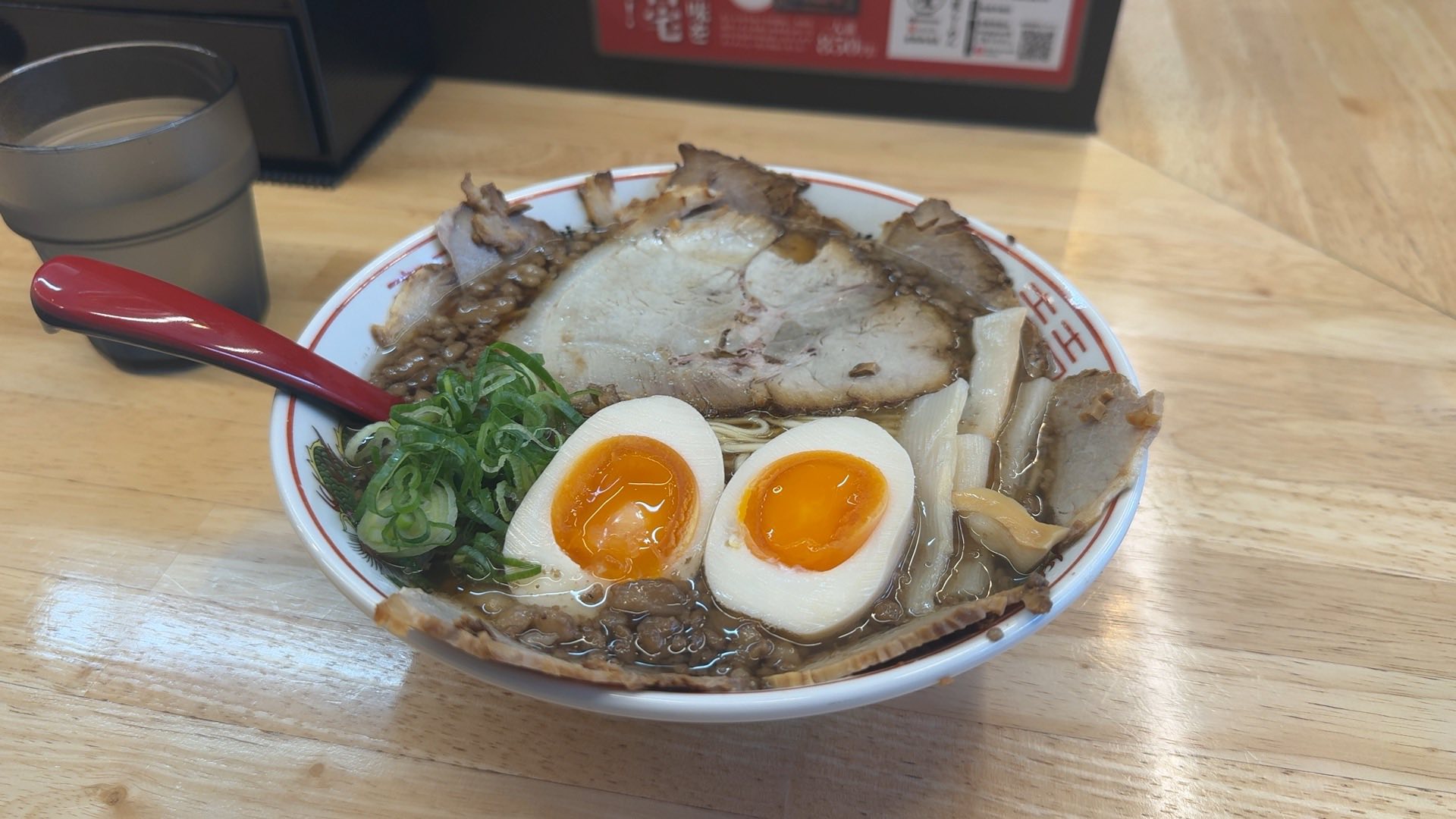 あちてらす倉敷の「燈、倉敷駅前店」 チャーシュー麺・味玉トッピング 