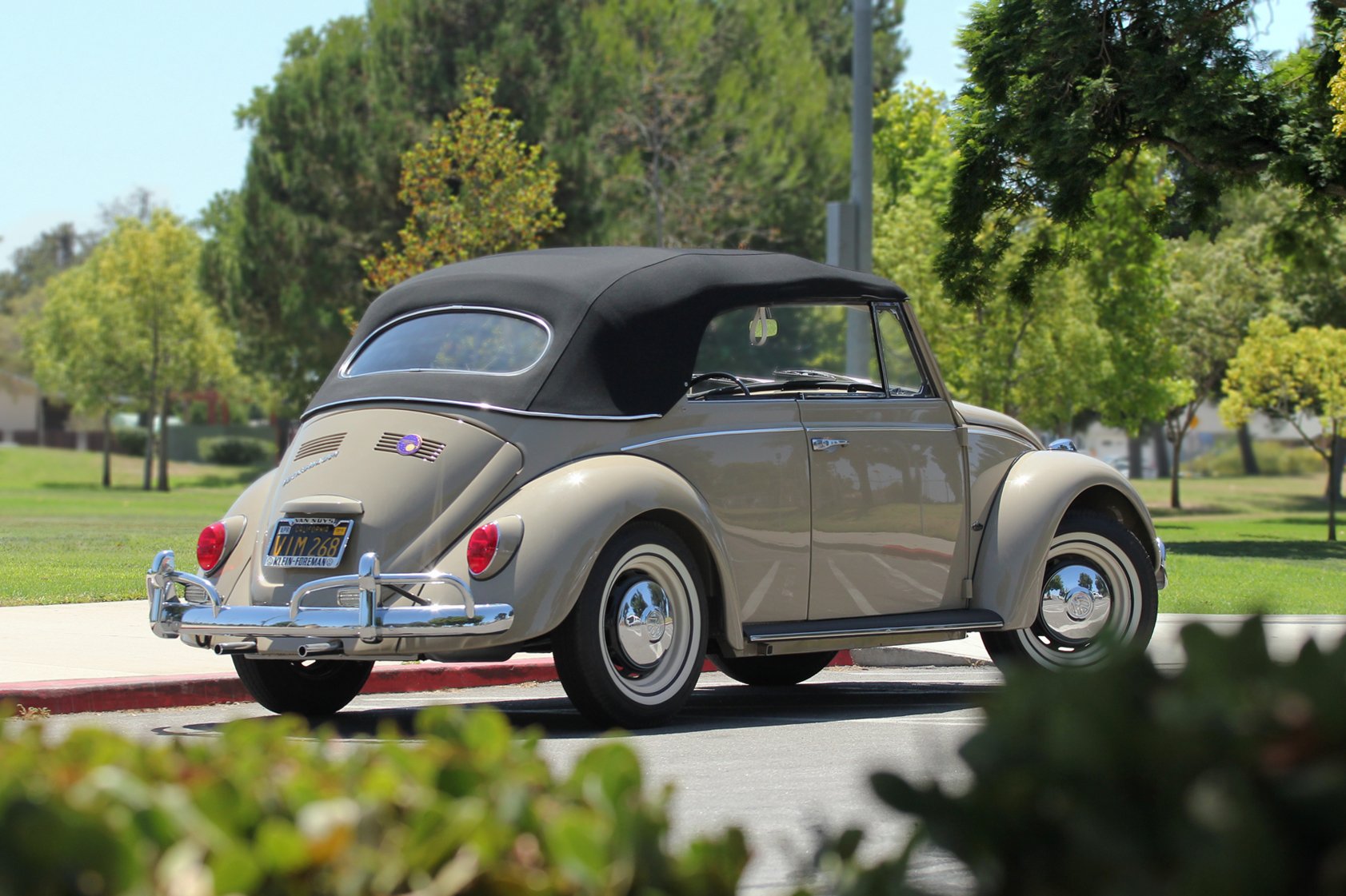 1967 VW Beetle convertible painted in hippy style. 2/2