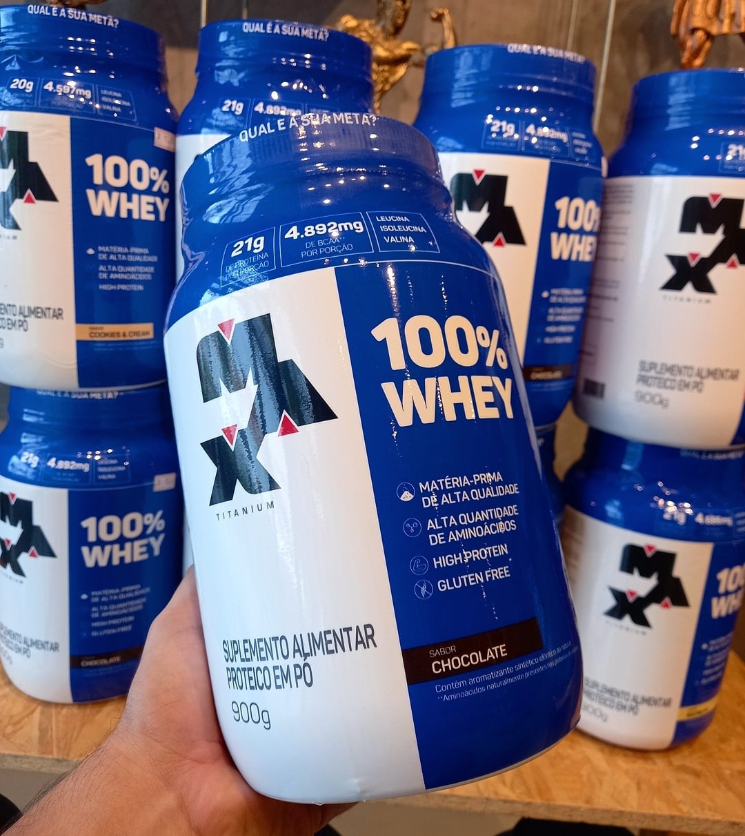 MP - 100% Whey Protein (900g) Max Titanium é um suplemento a base de ...
