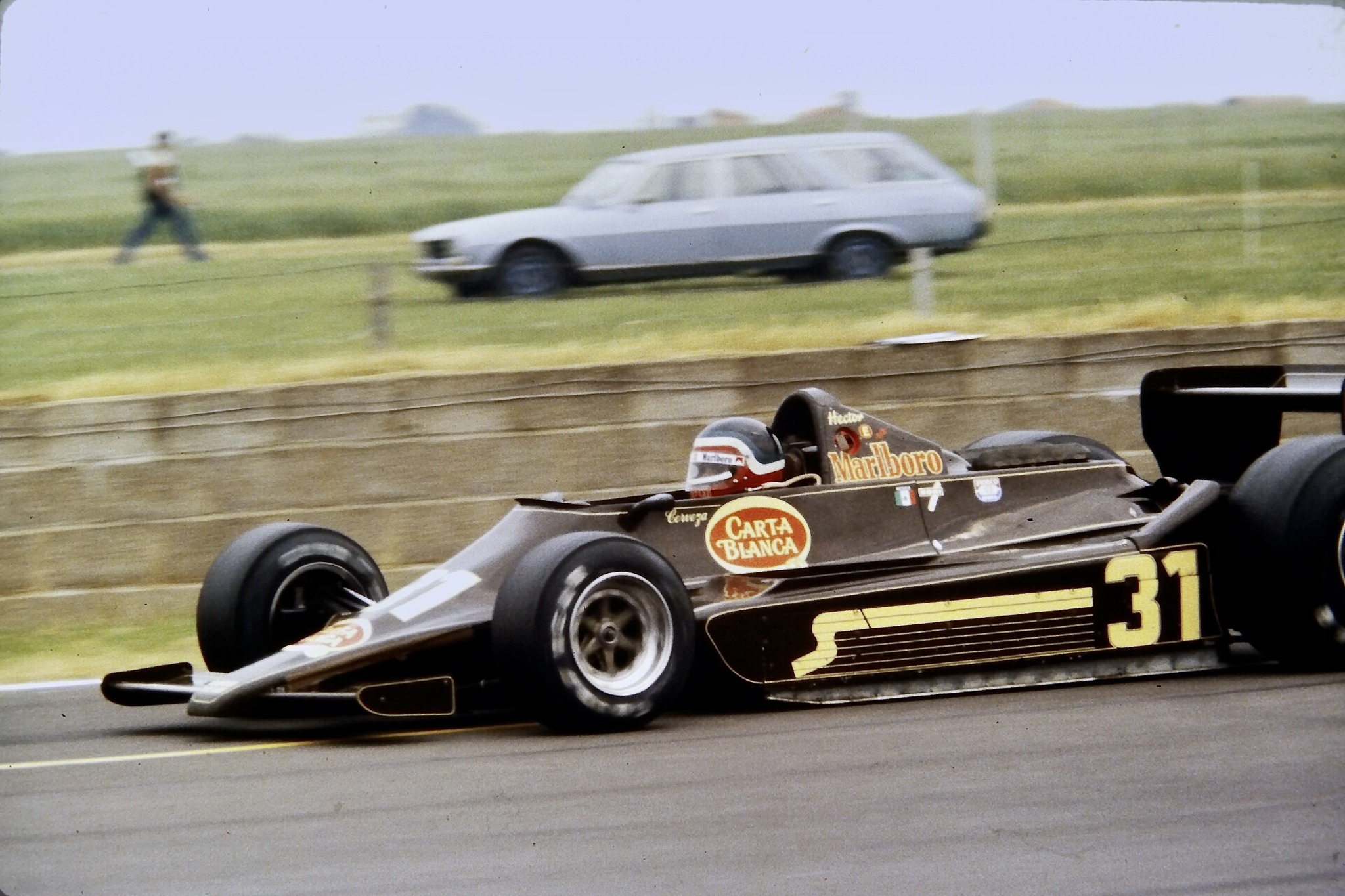 Miniature F1 1:43 Lotus 78 Hector Rebaque 1978 - Hachette En Métal, Sous Vitrine - Occasion