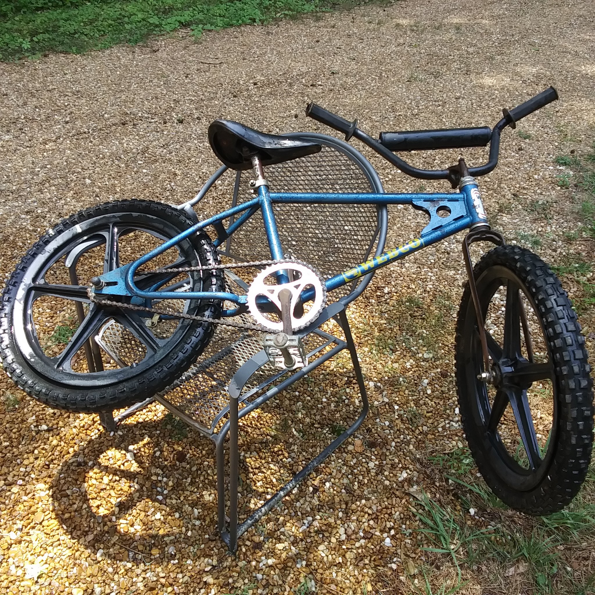 What are the details of a 1975 Mongoose with serial number 000566?