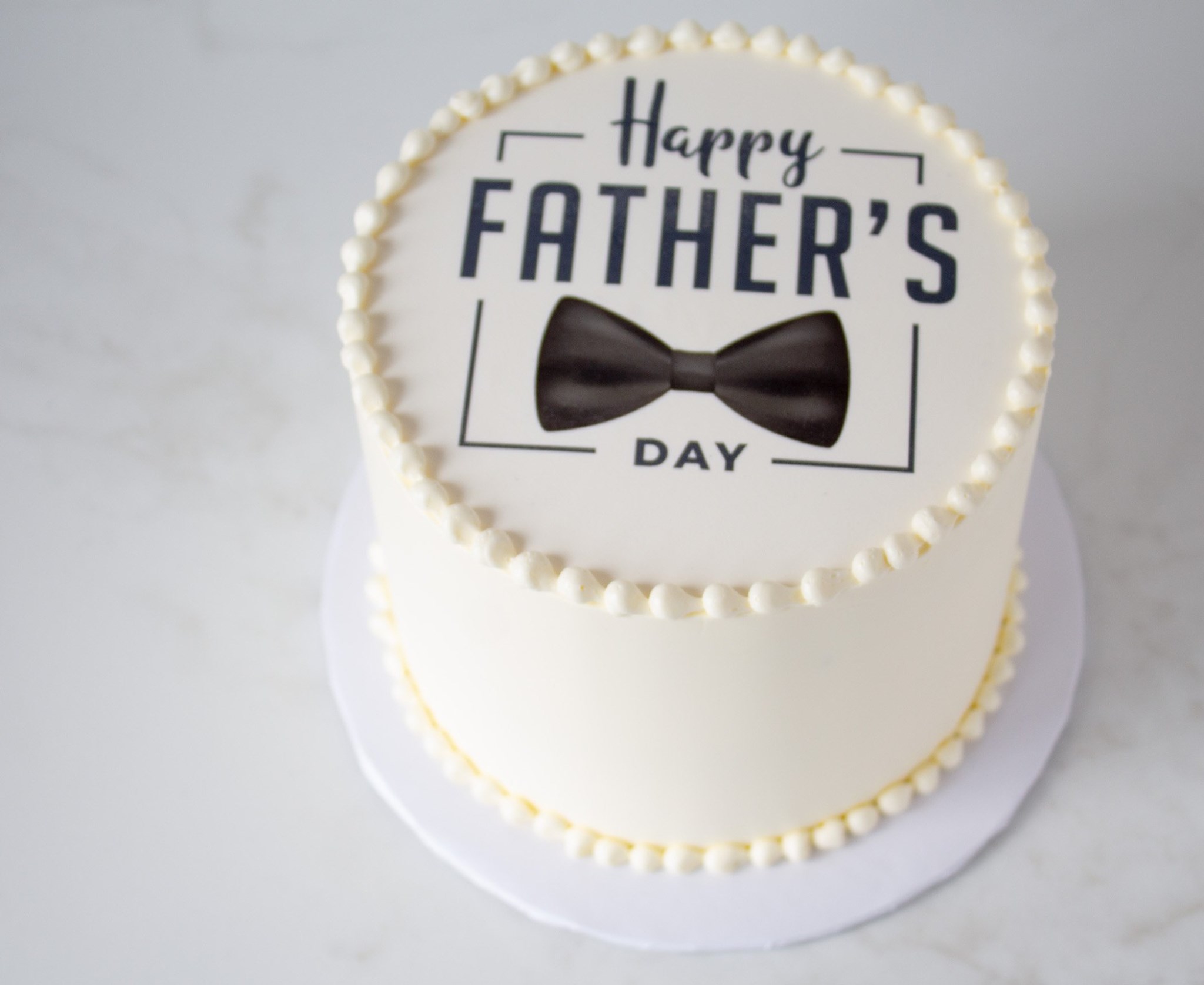 Cake Royale Father S Day Is Coming Up Need A Cake Idea Here S Another Design We Have With An Edible Image On Top Optional Written Plaque On The Side Simple And Fun Cake