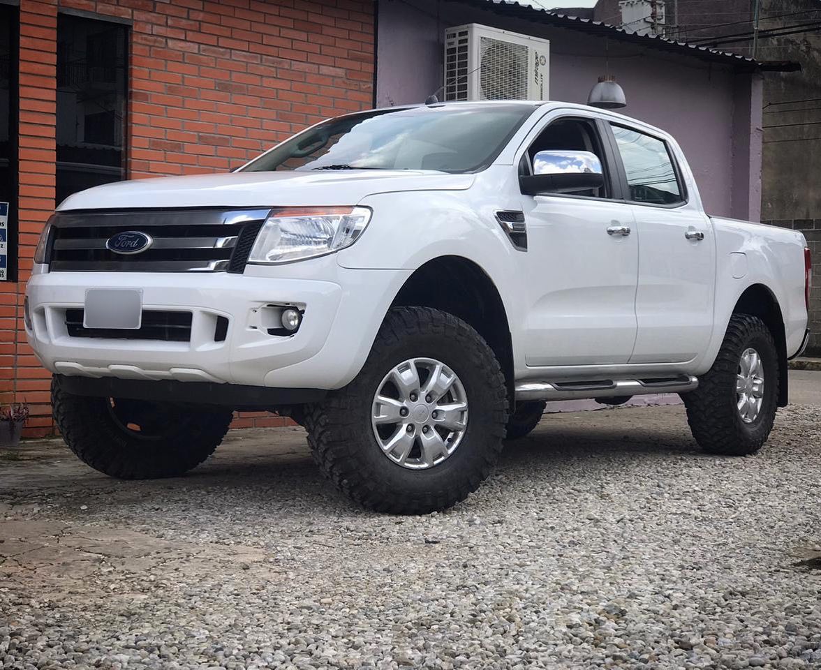4x4 ROCKSTAR - Ford Ranger con suspensión de 2.5”