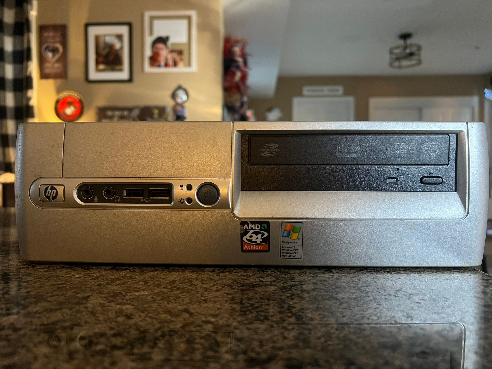 Windows XP gaming rig with Athlon 64 X2 4200 and GeForce GTX 750
