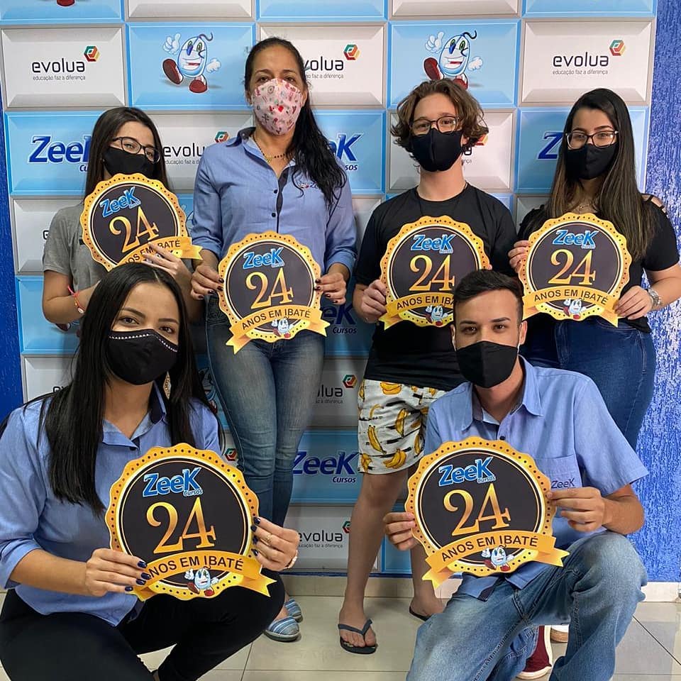 Zeek Cursos - 💙 English class nos 24 anos da Zeek 💙