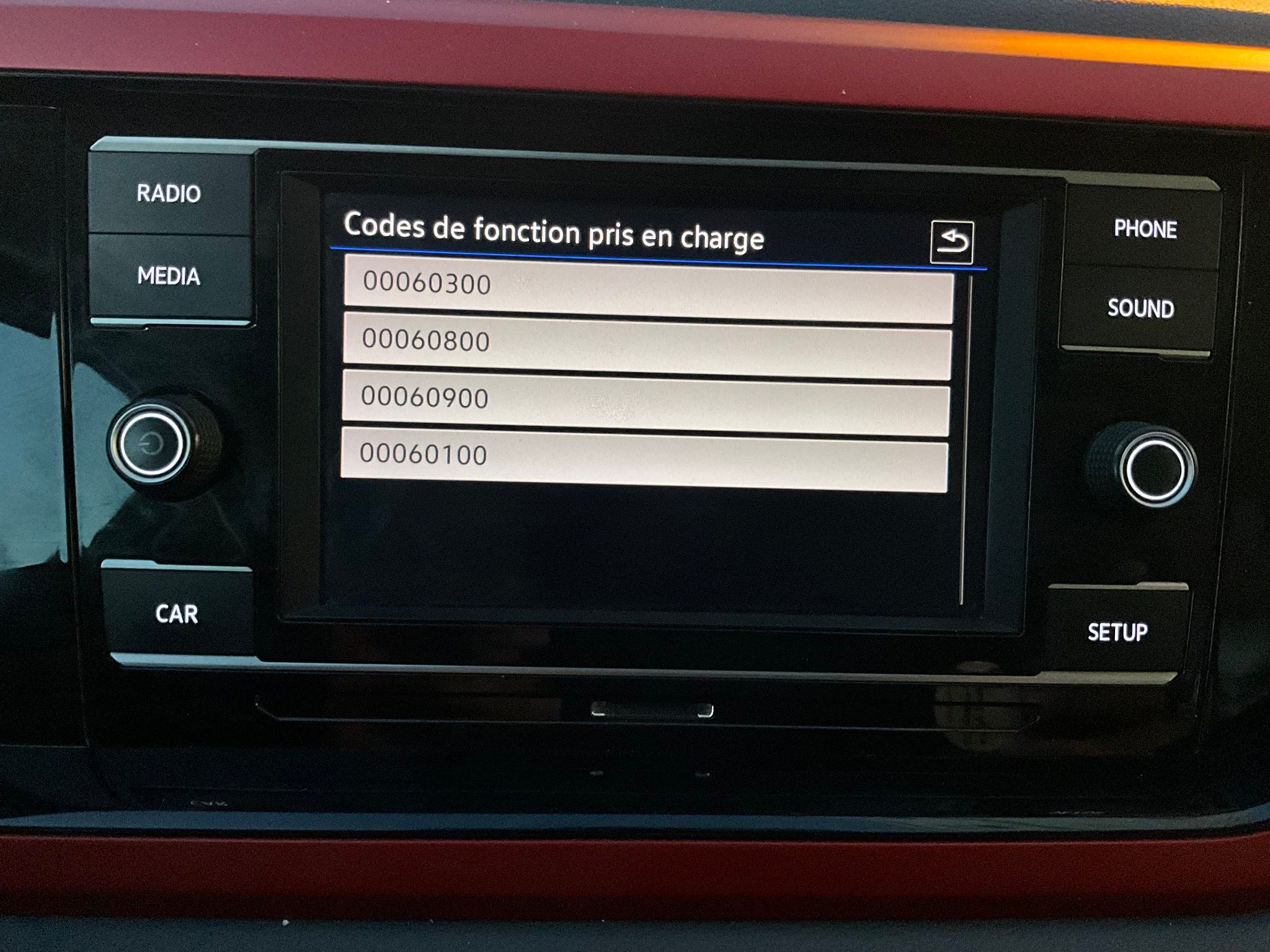 Does the VW Up MIB2 Entry radio have CP?